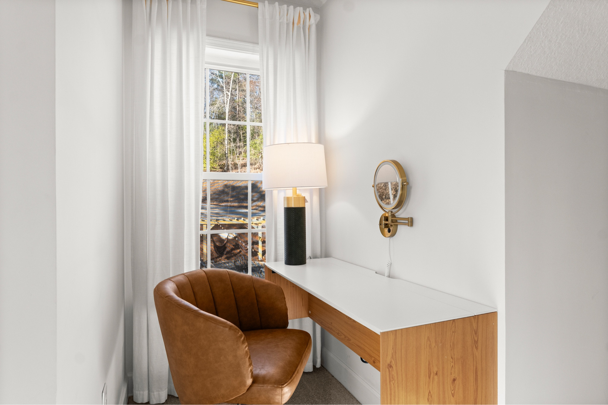 The perfect space to touch up your makeup or take that business call! 💚


#LTKHome #LTKTravel #LTKBeauty

#LTKFindsUnder50 #LTKTravel #LTKHome