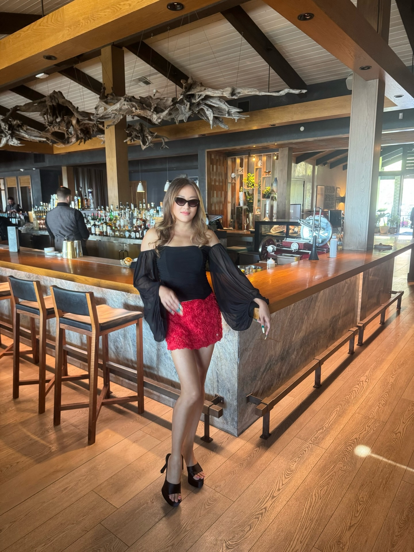 @castawayburbank one of the restaurants that I would visit time and time again for it’s view and food ❣️❣️

Top @zara 
Skirt @sheinofficial 
Heels @charleskeithofficial