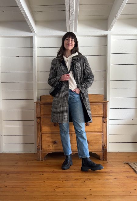 Here’s the latest Style Journal look in action! 

Hoodie fits tts - I’m wearing a M
Jeans fit tts - if between size down - I wear a 26 and the 27.5 in inseam. 
Boots are tts - I wear a US 7/7.5 and have the 38



#LTKSeasonal