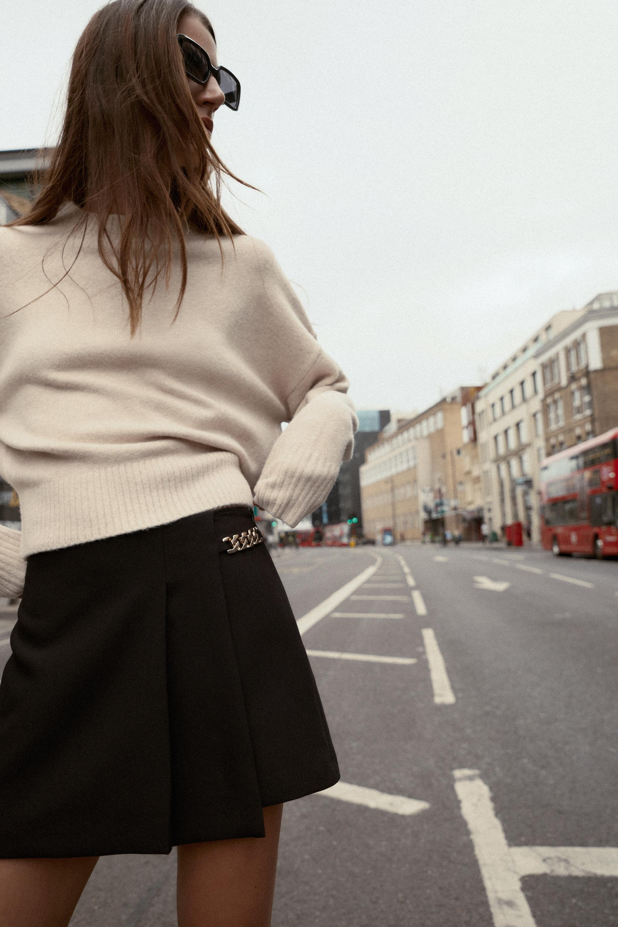 PLEATED CHAIN SHORTS | Zara US