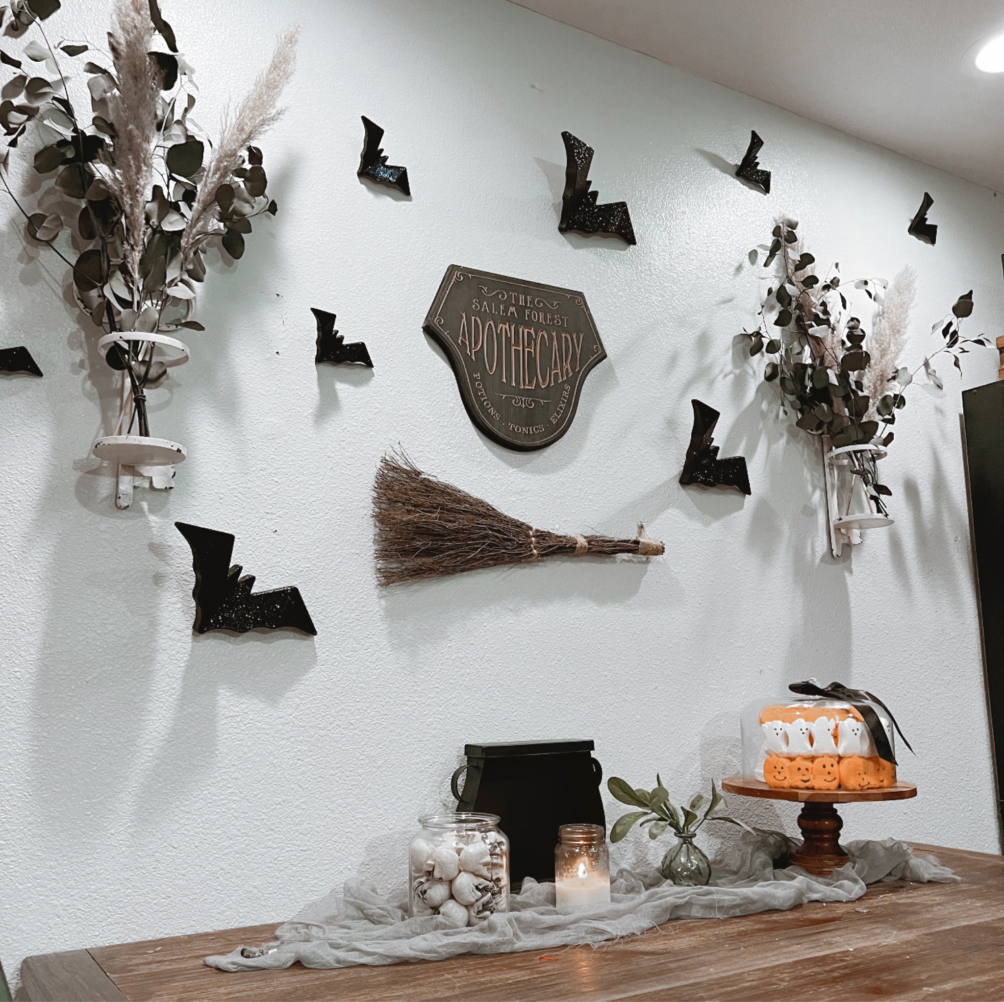 Halloween Dining Room 

#LTKSeasonal #LTKHalloween #LTKHoliday