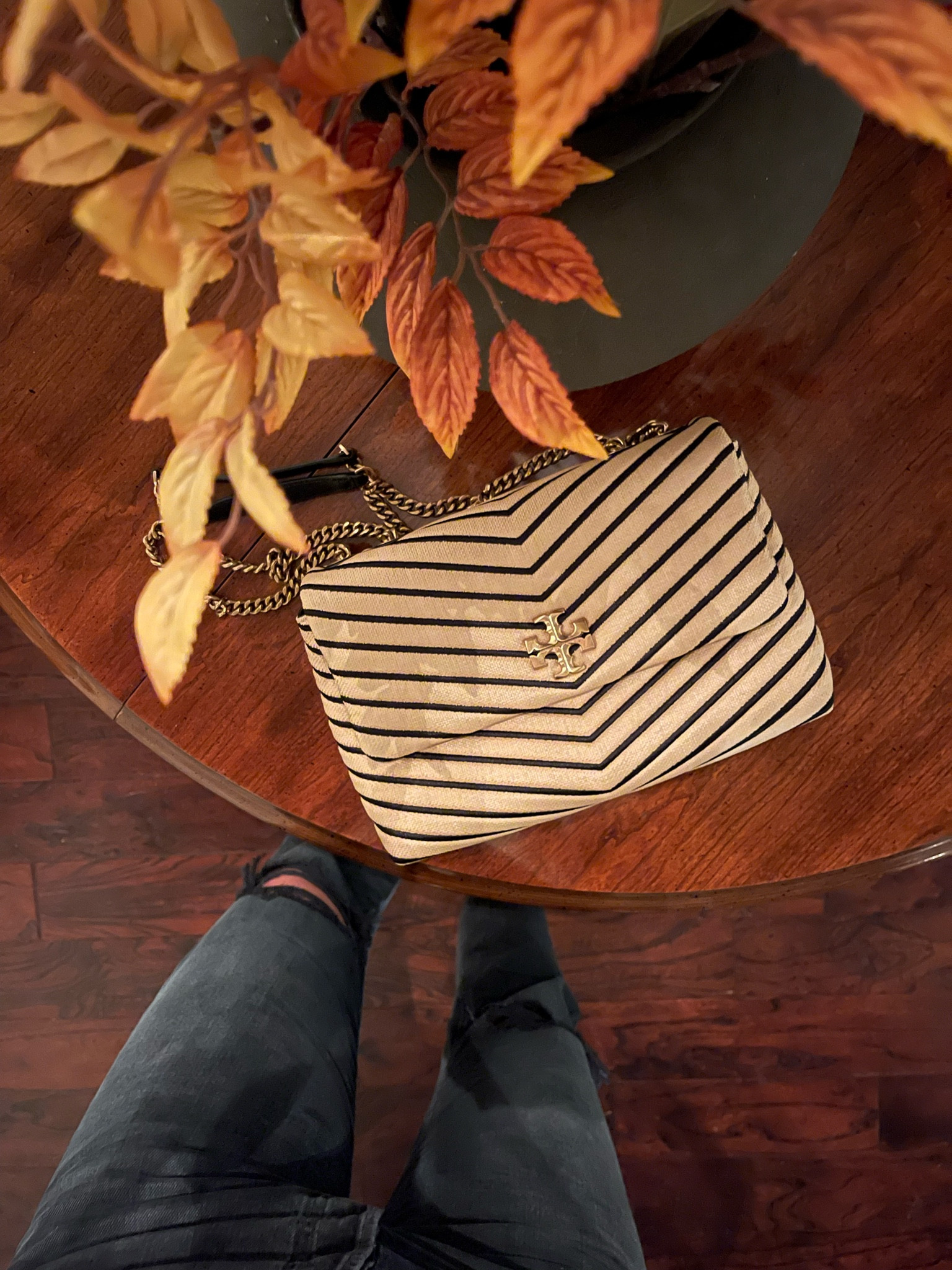 🤤🤤🤤 linked this exact bag and other amazing fall Tory Burch bags 

#LTKsalealert #LTKSeasonal