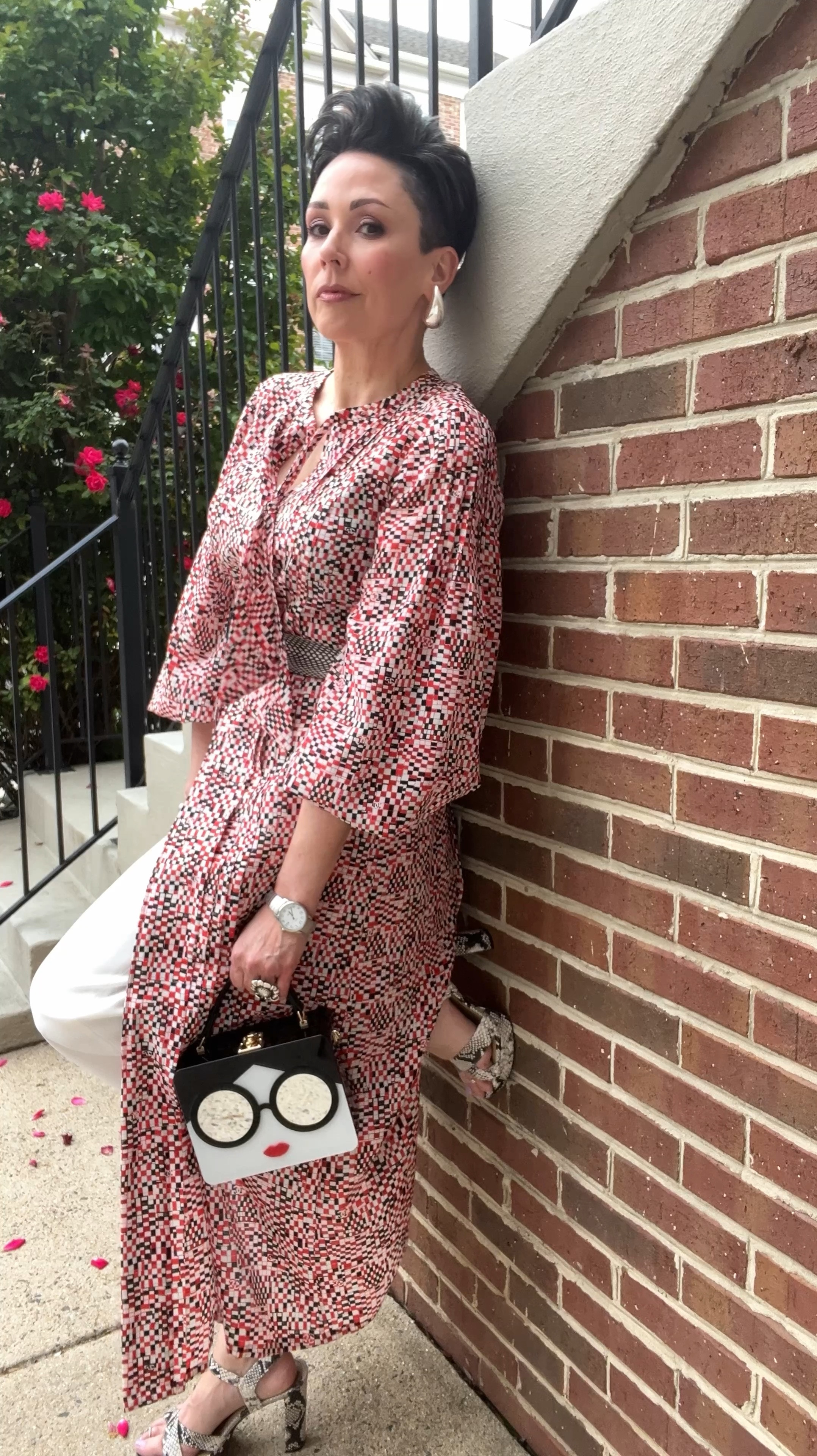 A lesson on print mixing and transforming a straight cut shirt dress when you have curves.


This @chanelofficial dress has so many things going for it… The print, the sleeve… but it is cut too straight for my shape. Luckily it has a two-way zipper, so I am able to wear pants underneath and unzip up to my waist line to open up the skirt. I do this a lot with dresses too. Unbutton them up to the waist and pair them with pants. It’s unexpected and can give you a new way to wear it. This dress has a matching belt, but I wanted to set it off with a mixed print. So, I paired it with a snakeskin print belt from @rebeccaminkoff and an old platform shoe from @naturalizer. A pop of whimsy with a fun box bag I found in my travels, and I’m off to my event!


#LTKVideo #LTKOver40 #LTKMidsize