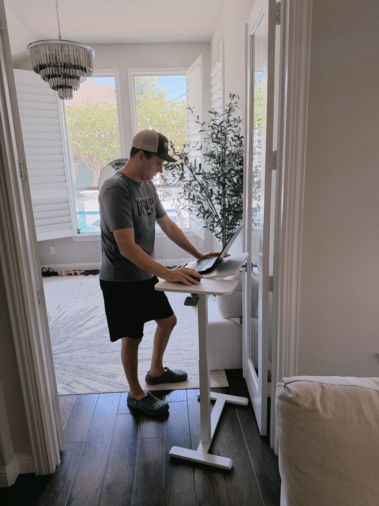 The coolest standing desk ever 🔥
Work anywhere. Standing, sitting, bed… I’m obsessed.

#LTKmomlife #LTKWorkwear #LTKdayinmylife