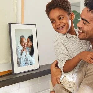 Aspen 12" | Aura's most versatile HD digital picture frame | Aura Frames