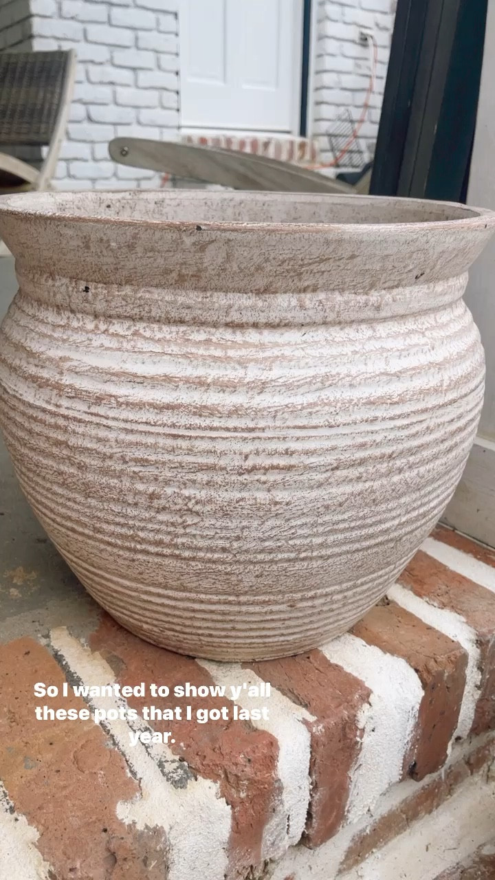 Outdoor planters for under $40!

Pottery barn dupe
Outdoor pots


#LTKhome #LTKunder50 #LTKSeasonal