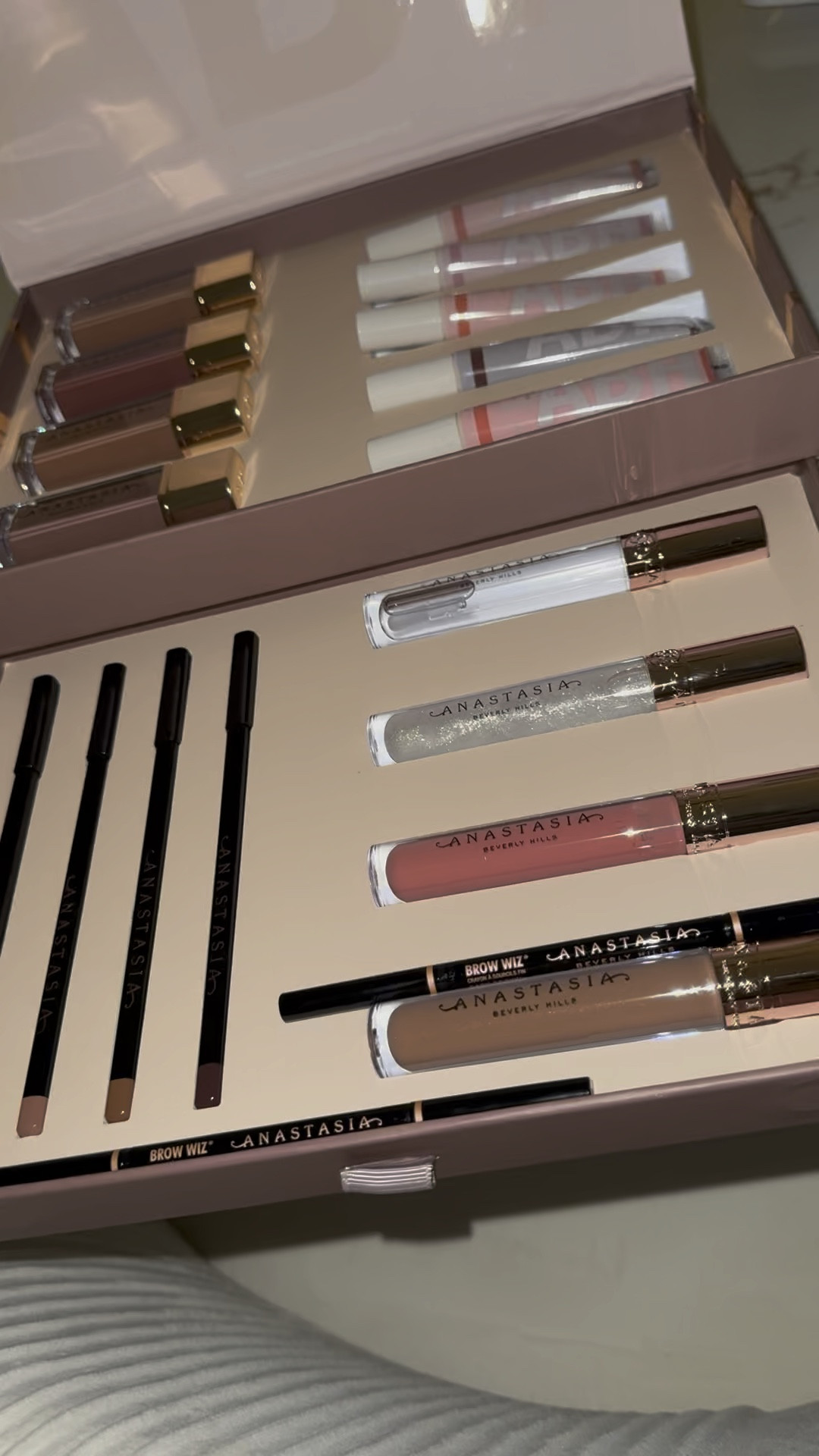 Loving these makeup goodies from my #ABH collab 🙌🏼✨🩷 showcasing their new products: #BlurringSerumBlush, #BeautyBalm & #BrowWiz 🤩 #ad

#LTKBeauty