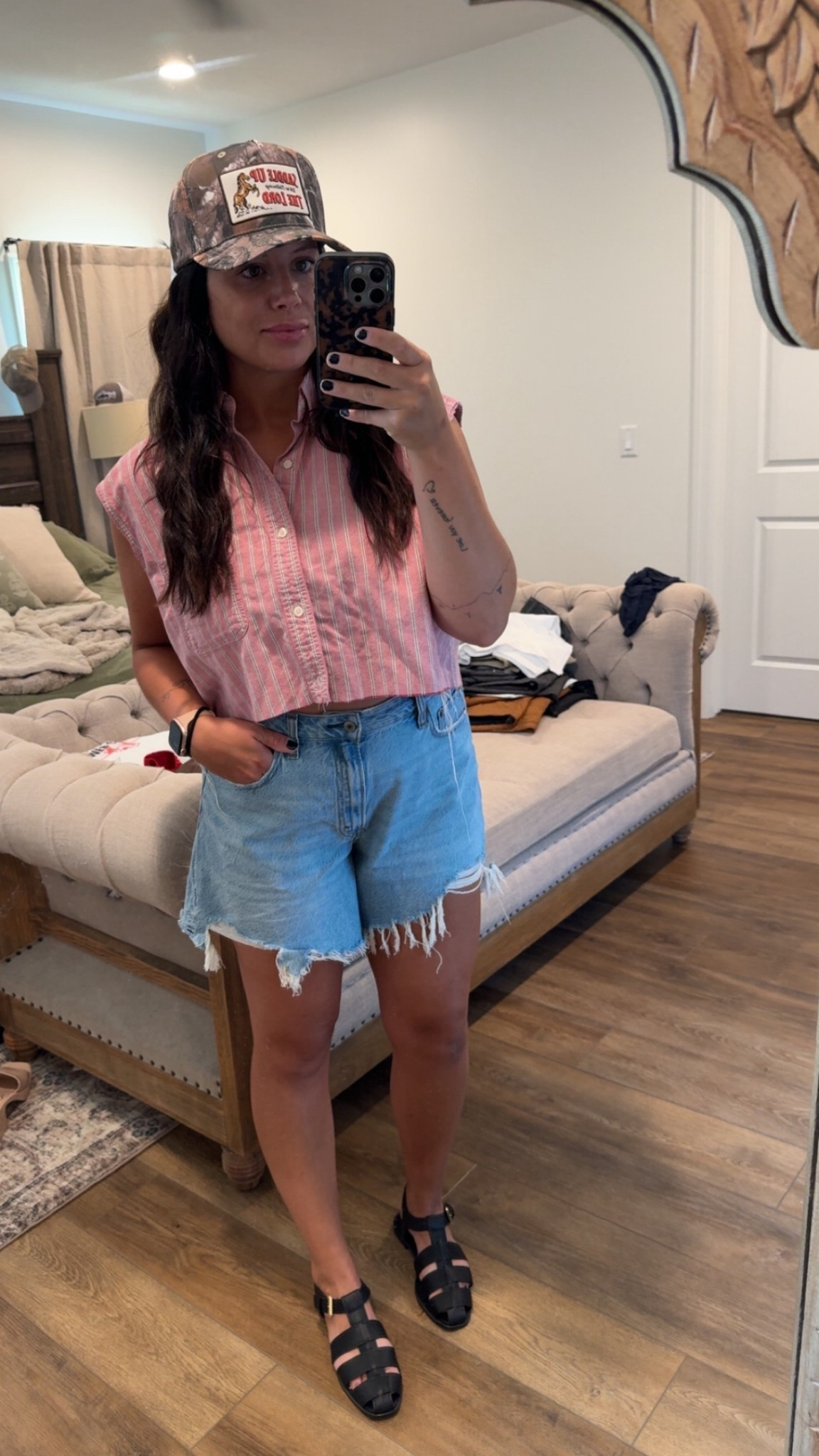 A little 4th inspo! Shirt is Re-deFind and hat is Rodeo in the Sky!❤️🤍💙

#LTKShoeCrush #LTKFindsUnder100 #LTKFindsUnder50