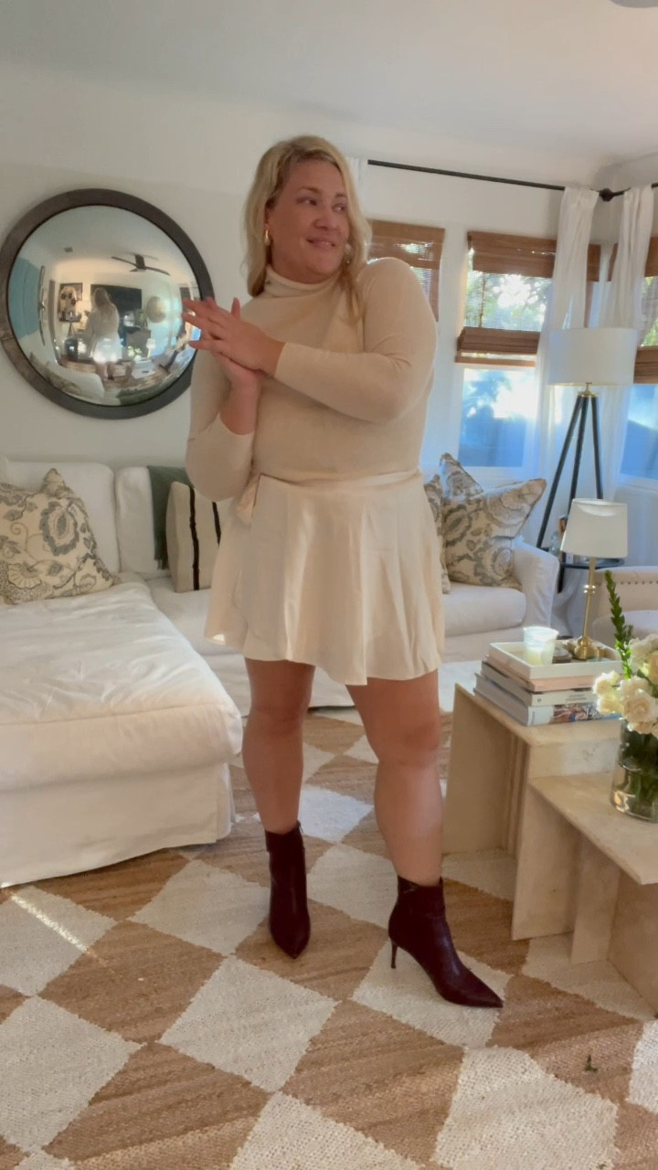 Soft & Monochrome with a dash of oxblood 

#LTKSeasonal #LTKMidsize #LTKHoliday