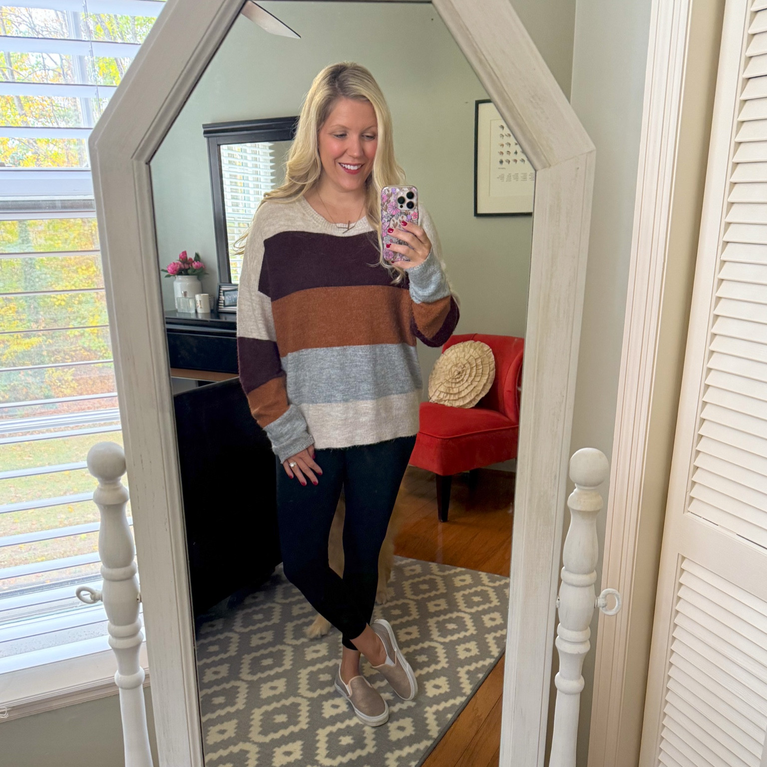 Always a fan of a sweater paired with leggings for a cute and casual look. 🍁🍂
•
•
#kristieincarolina #liketkit #style #shopthepost 
#rewardstylebloggers #LTKseasonal 
#LTKfall #fallstyle #sweaterweather 

#LTKBump #LTKFindsUnder50 #LTKStyleTip