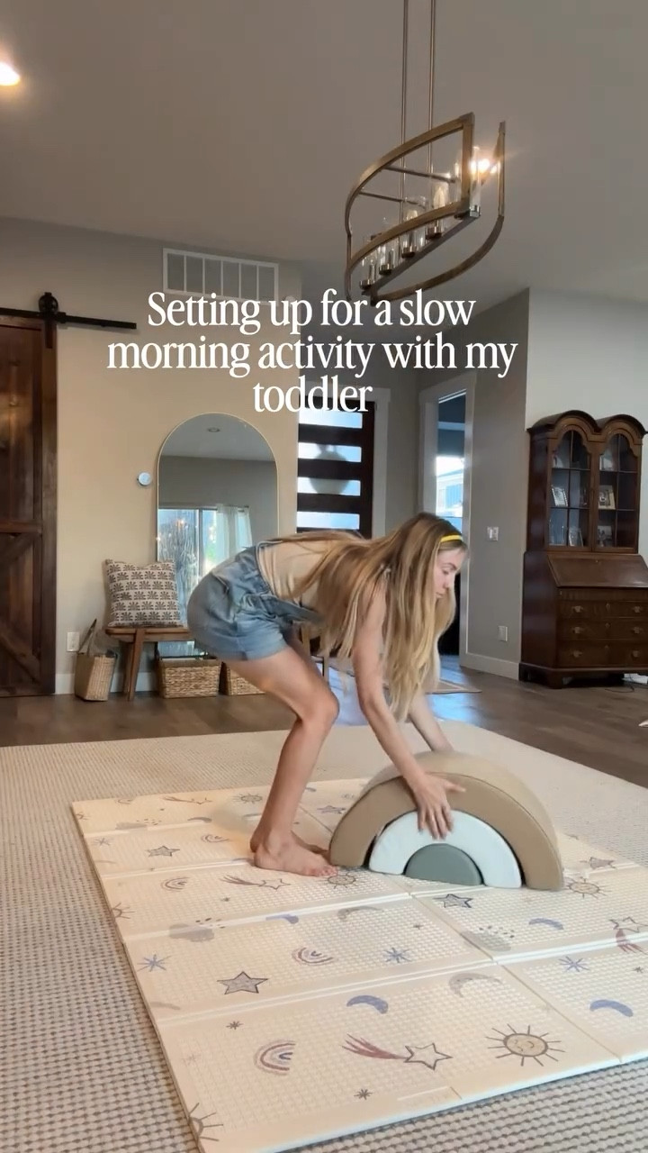 Slow mornings with my toddler are my favorite part of the day. Sometiems we start out with playing dolls, reading books or just simply snuggles. ❤️

#playmat #girlmom #slowmornings #toddleractivitiesً #calmtoddleractivities