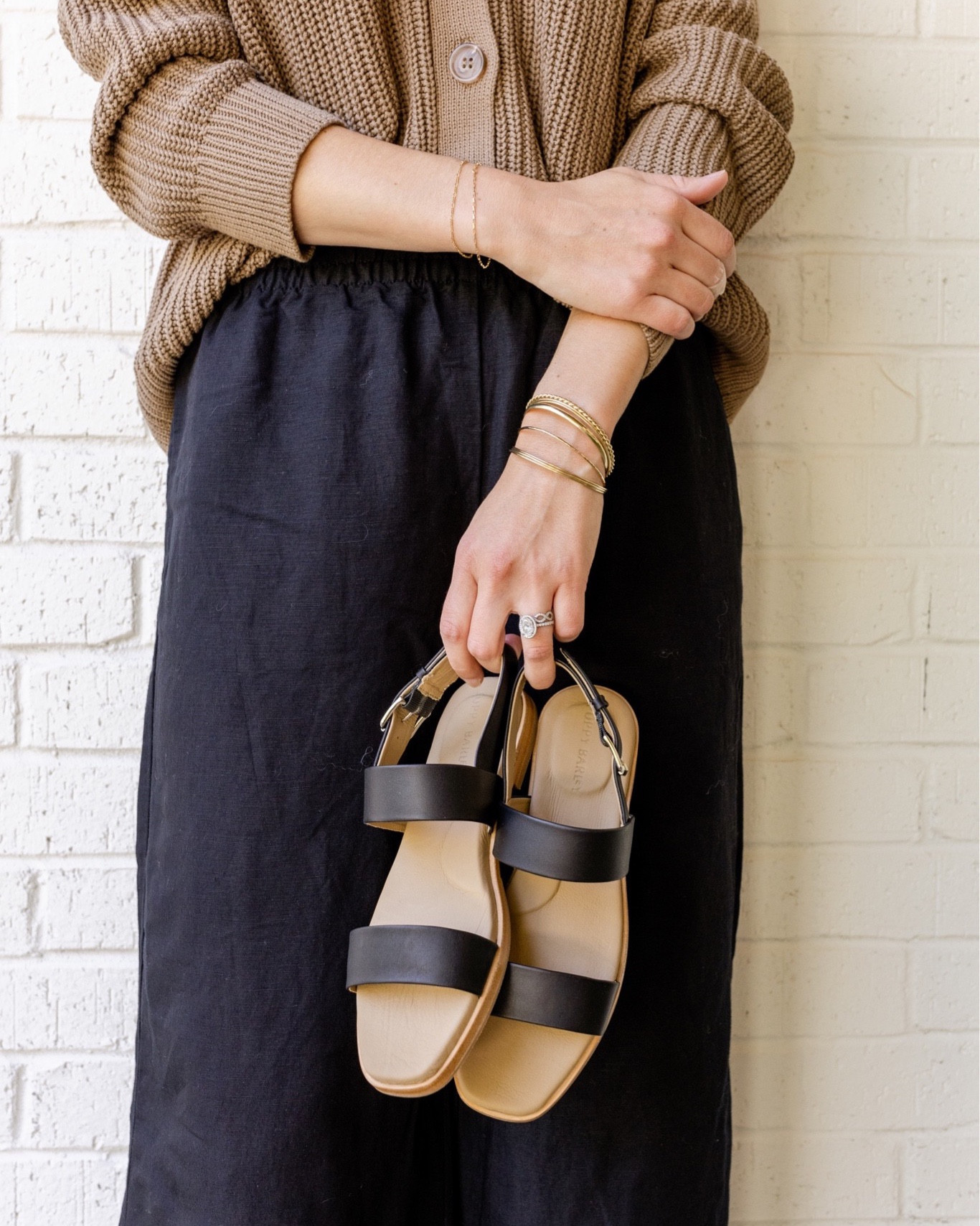 I love a classic summer sandal! Each year I try to invest in a sandal that I know will last me for the season, as most of the time I’m slipping them on and running out the door each day. These poppy barley ones are amazing quality, and already on repeat! 

Sandals, poppy barley, summer 

#LTKfit #LTKFind #LTKshoecrush