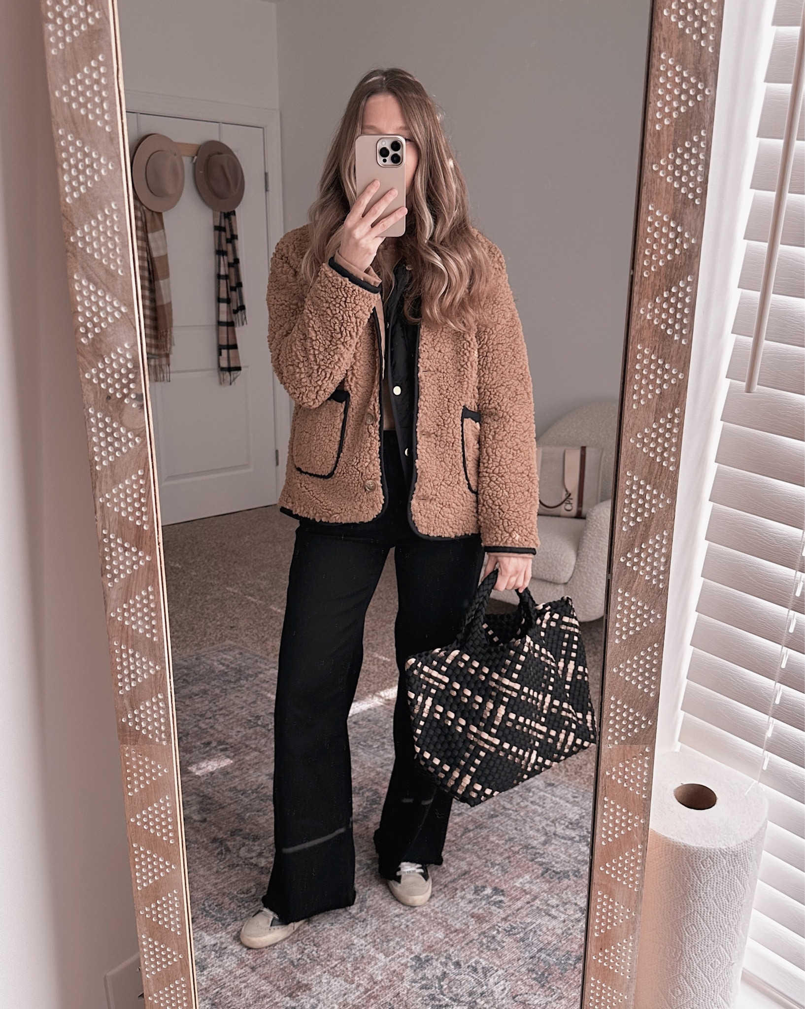 I am loving this Sherpa jacket! So on trend for fall/winter and a great outfit to wear while holiday gift shopping in NYC!

#LTKHoliday #LTKstyletip #LTKSeasonal