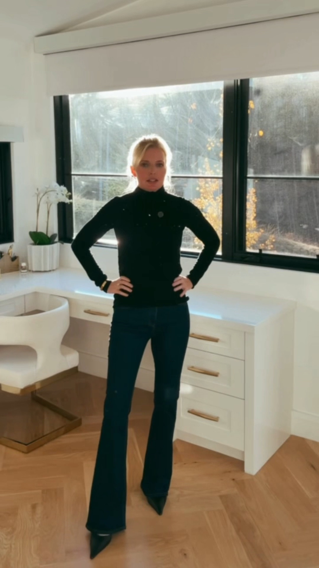 You know the fit is 10/10 when you start collecting every wash they make. 💫 P.S. several washes are currently on sale AND there’s still time to get these jeans before Christmas!!! 

Order from Revolve (on sale), Amazon (on sale), or Shopbop to get these delivered before the 25th! Fit runs true to size. 