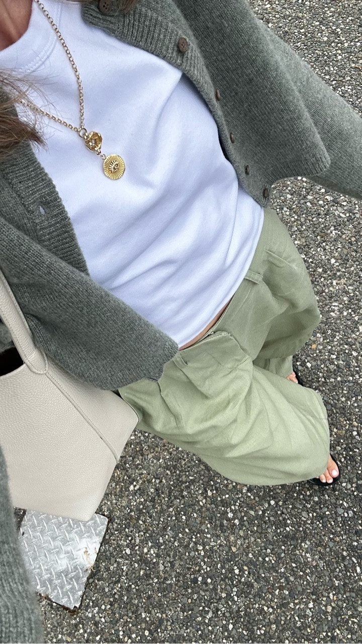 Back with an #ootd ✨

What I wore as a mom of twins to the office

Pants/shoes and Necklace are linked on my Instagram ☺️

#MomStyle #OOTD #EverydayStyle #GRWM #FashionCreator #OutfitInspo #aritziaoutfits #aritzia #dailyoutfits #softsummer #softsummerpalette

#LTKstyletip #LTKcanada #LTKsummer