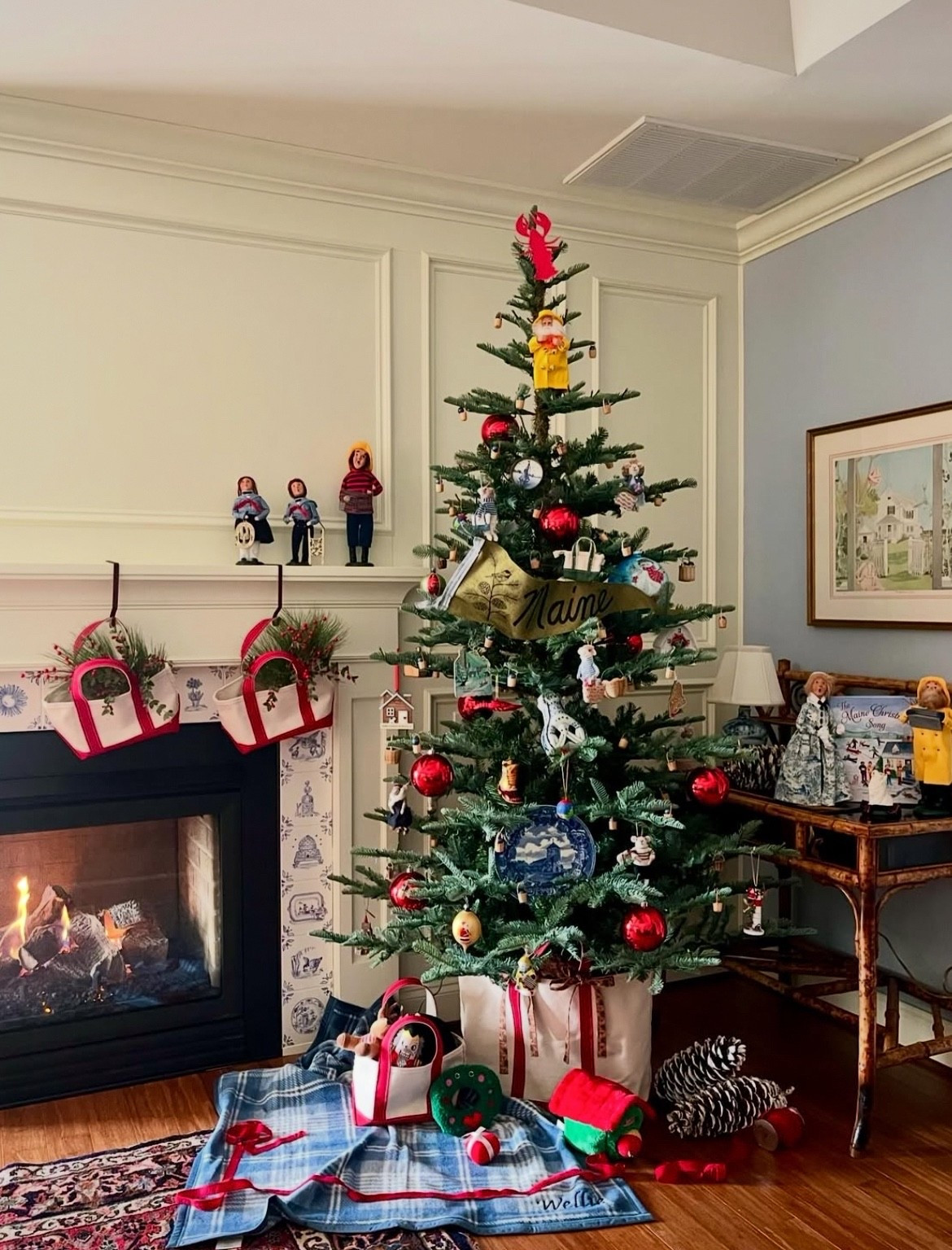 Looking for something just a little taller that’s still easy to decorate and looks great? This is the 7ft King Noble Fir. I tucked this one into a LL Bean boat n tote bag for my little Maine themed tree. 
Lots of sizes available - the link takes you to all of them, with and without lights!

#LTKCyberWeek #LTKHoliday #LTKHome