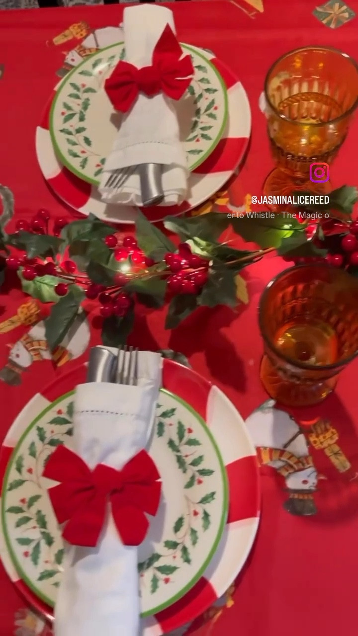 Christmas Table Setting 🎄

#LTKHome #LTKSeasonal #LTKFamily