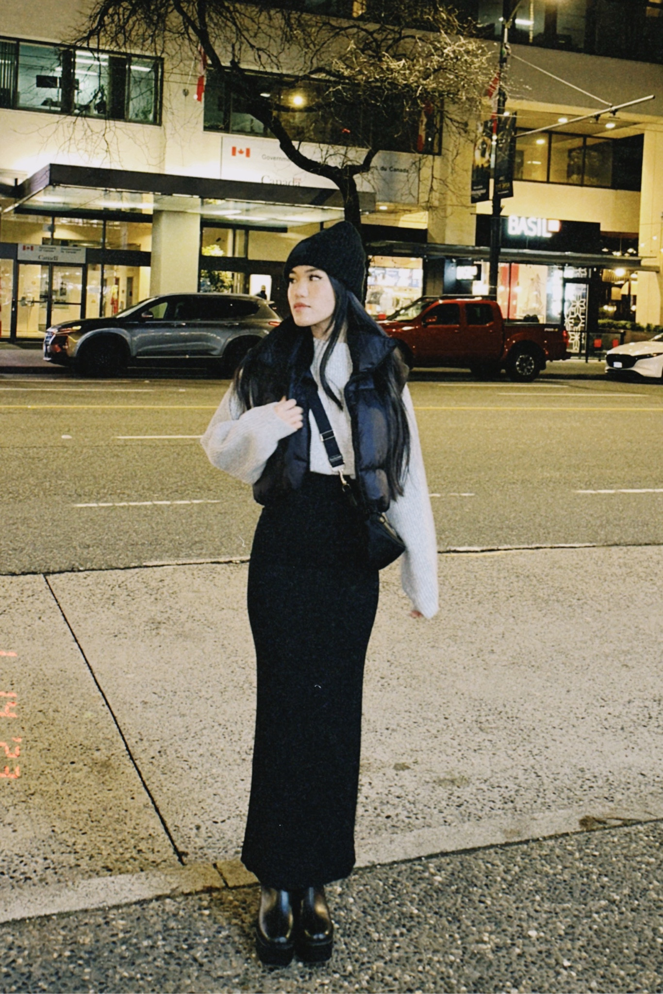 Sweater: old H&M but I linked similar ones
Boots: Oak+ Fort ( linked on my Insta story) 
Bag : Kate Spade ( not available)