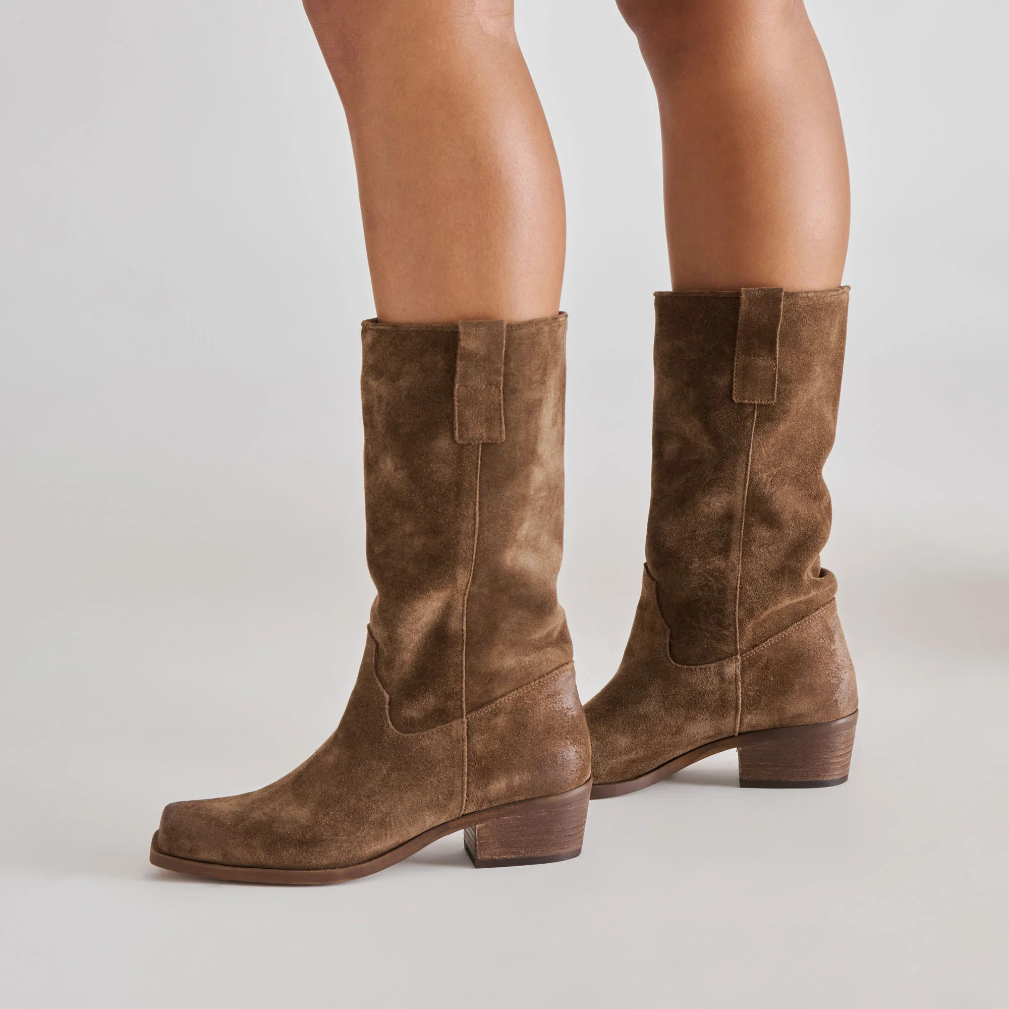 Romie Boots Chocolate Suede | DolceVita.com