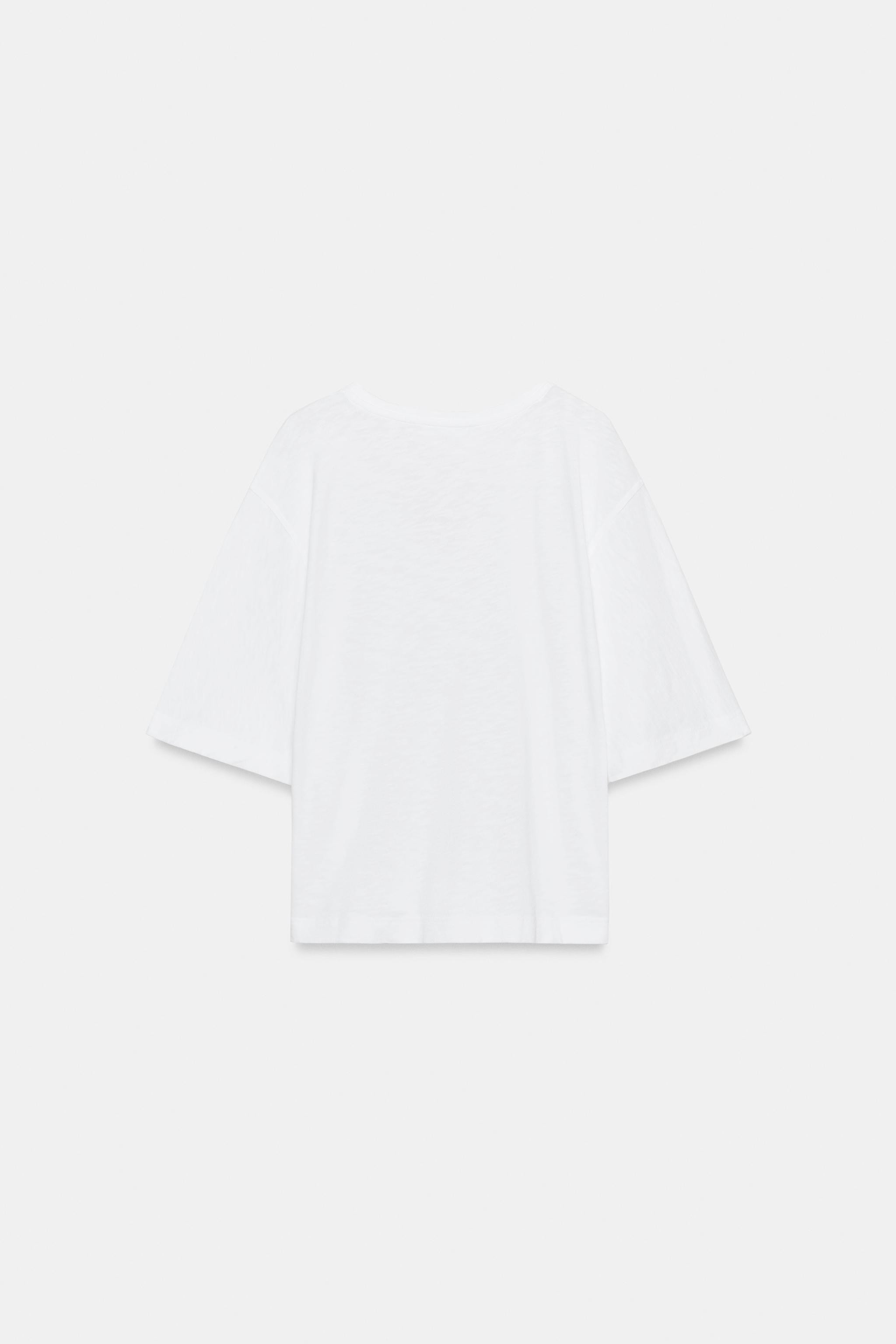 OVERSIZED FIT - V-NECK - REGULAR LENGTH - SHORT SLEEVEST-shirt made with a main cotton yarn fabri... | Zara US