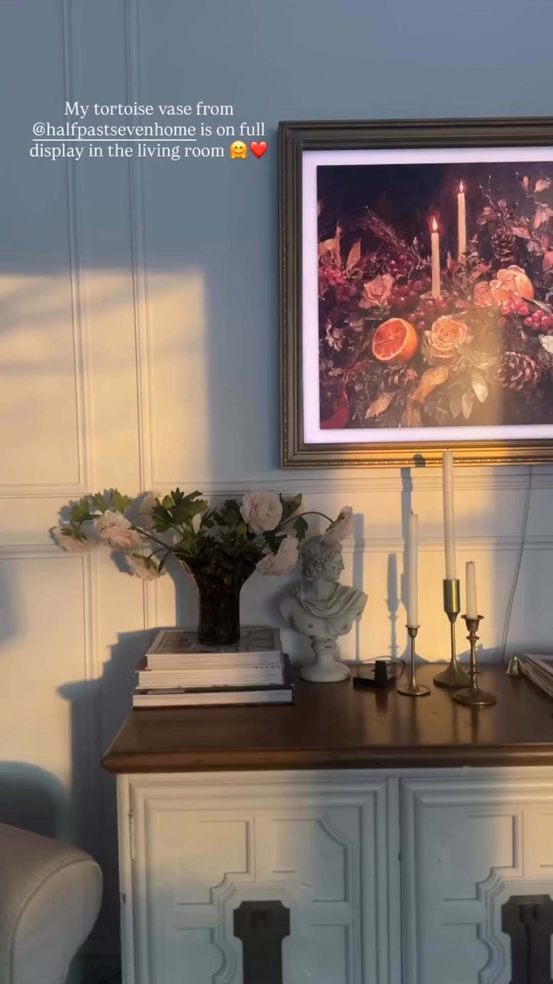 My tortoise vase from @halfpastsevenhome is on full display in the living room 🤗❤️