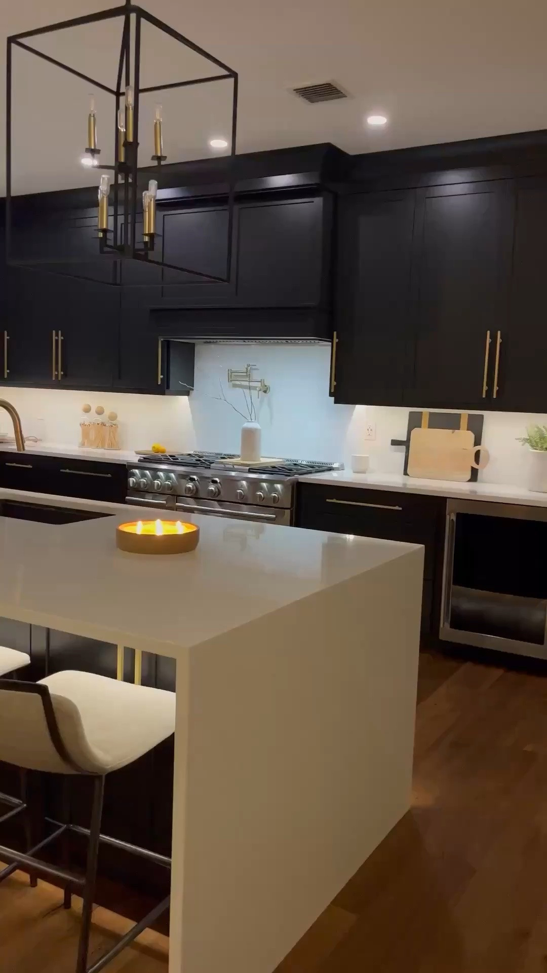 The perfect neutral kitchen barstools to elevate your space. These light wood barstools add warmth, texture, and that effortless modern‑cozy vibe every kitchen deserves. Linking my favorite neutral counter stools that blend seamlessly with any style. #neutralhome #neutraldecor #kitchendecor #kitcheninspo #barstools #counterstools #homestyle #modernfarmhouse #modernkitchen #lightwooddecor #homefavorites #interiorinspo #kitchenfinds

Summerthompsonstyles

#LTKActive #LTKSaleAlert