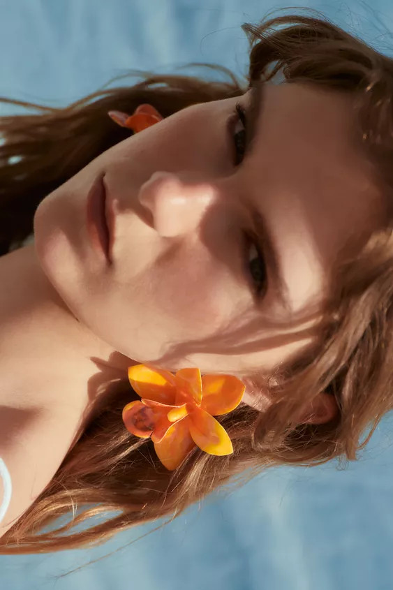 RESIN FLOWER EARRINGS | Zara US