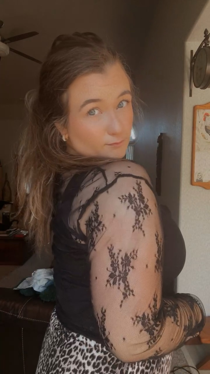 Large lace layer
Large pants 
Old Navy tank 
Jewelry Tjmaxx

#LTKdayinmylife #LTKootd #LTKMidsize
