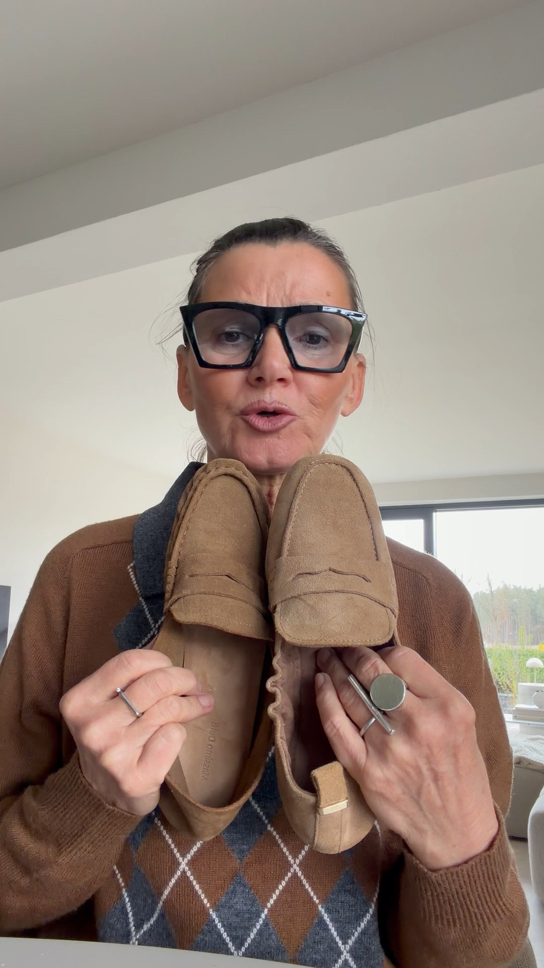 Mein Schuh-Tipp für dich

An Loafers oder Mokkasins in Wildleder kommen wir im Frühling nicht vorbei und wer noch keine im Schrank hat, meine Empfehlung 

#LTKspring #LTKstyletip #LTKshoes