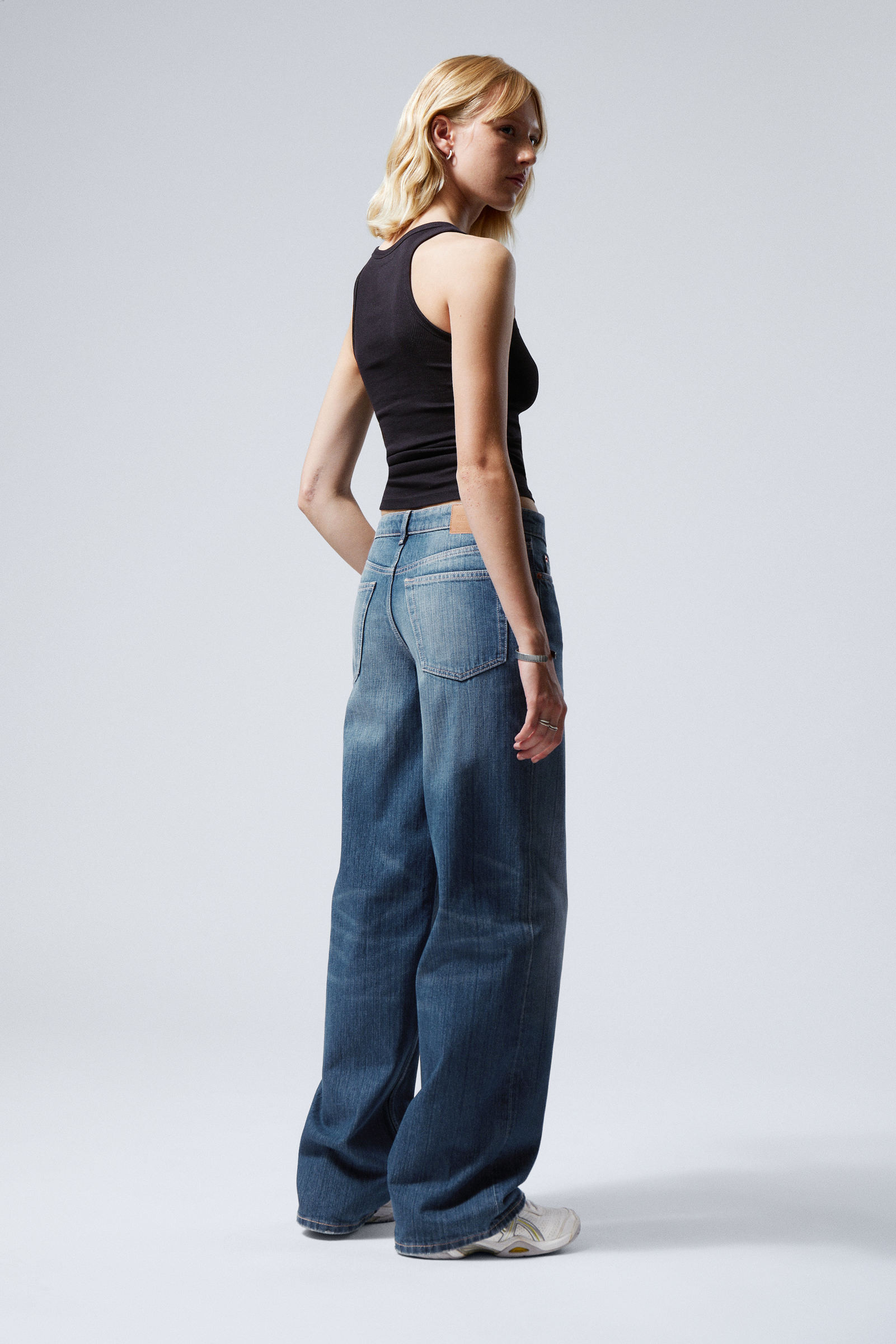 Lockere Jeans Ampel mit niedrigem Bund | Weekday