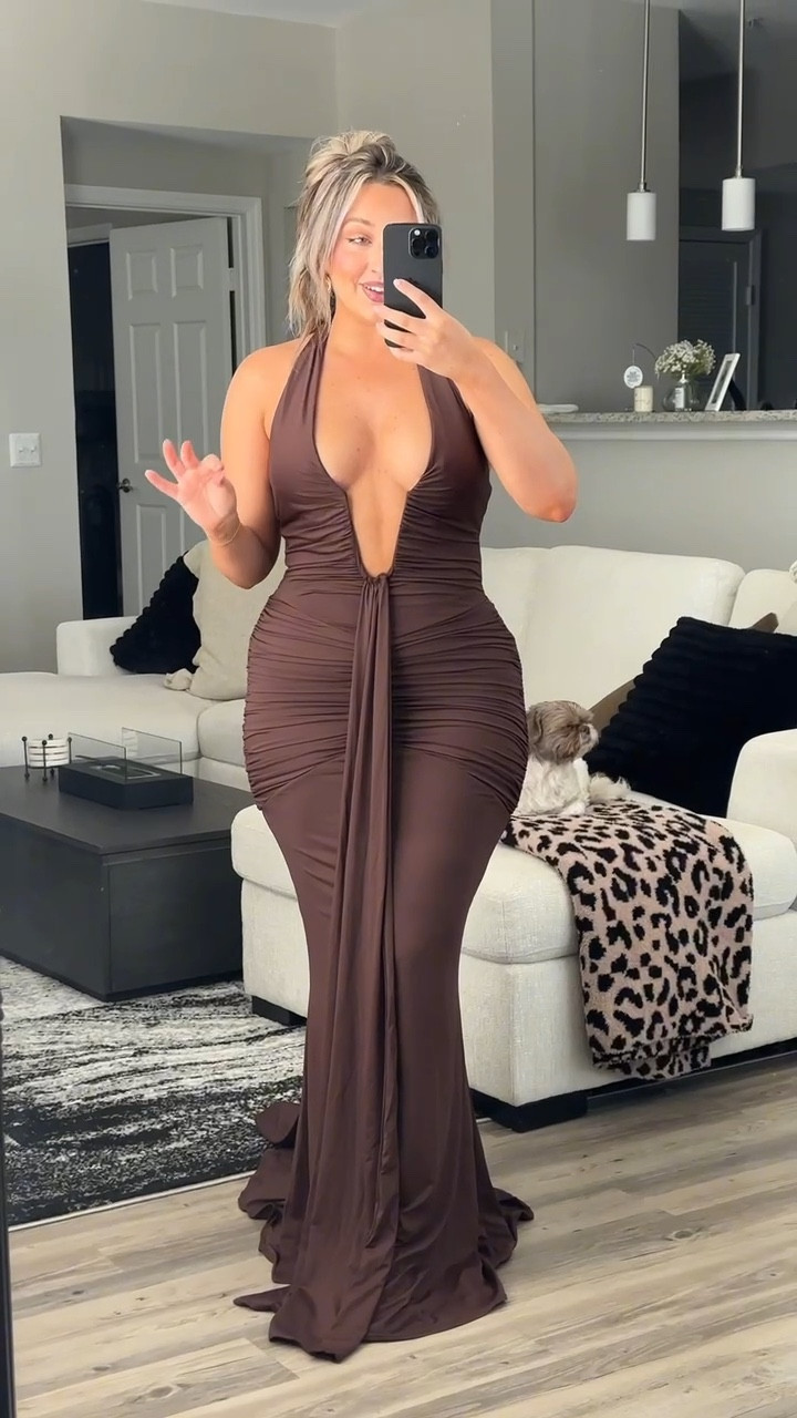 The most beautiful fall wedding guest dress I’ve ever worn! It’s super stretchy. I’m wearing a size large. 



#LTKWedding #LTKParties #LTKStyleTip