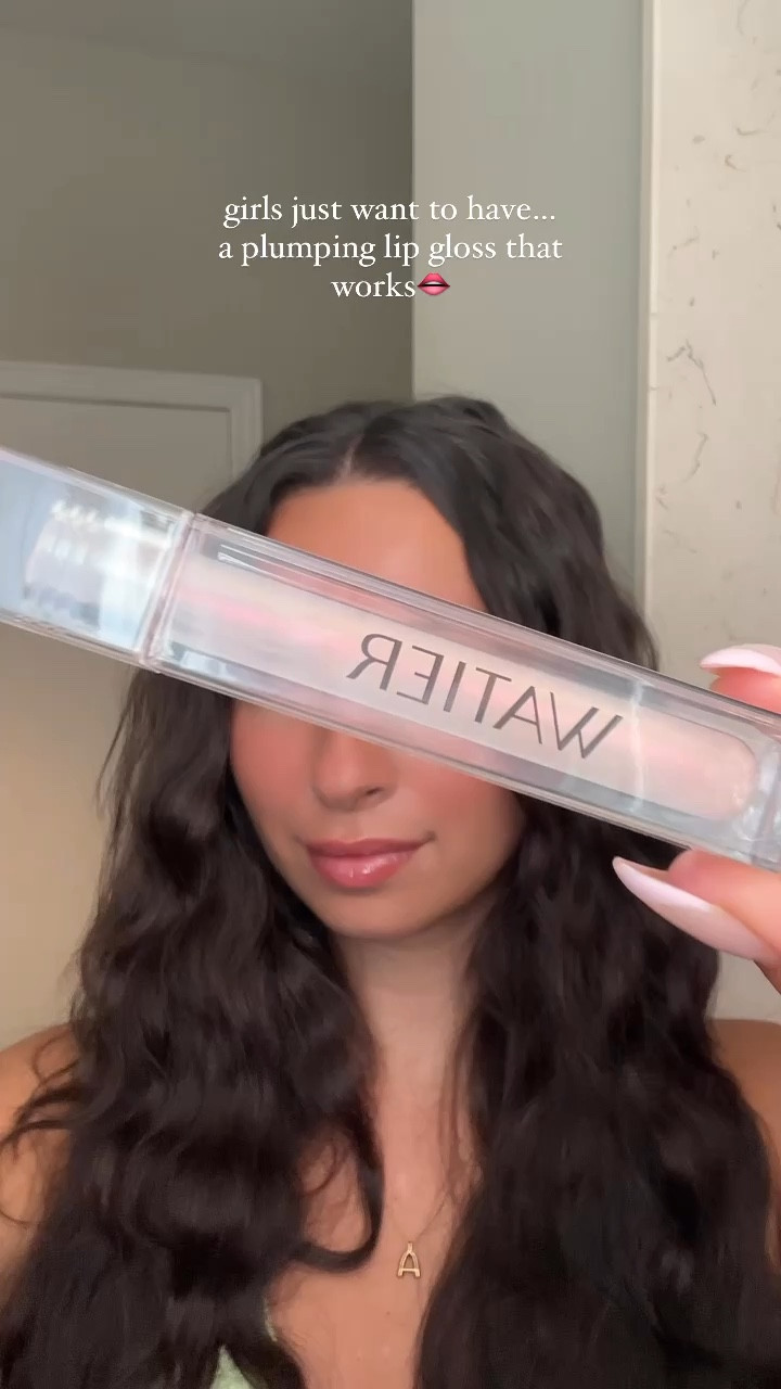Luckily I found it for you👄 It really does plump my lips within seconds and gives me the perfect non-sticky, glossy finish✨ It also immediately revitalizes and hydrates your lips with ingredients like hyaluronic acid spheres, Canadian antioxidant Labrador tea and jojoba oil🫶🏼

#LTKbeauty #LTKsummer #LTKcanada
