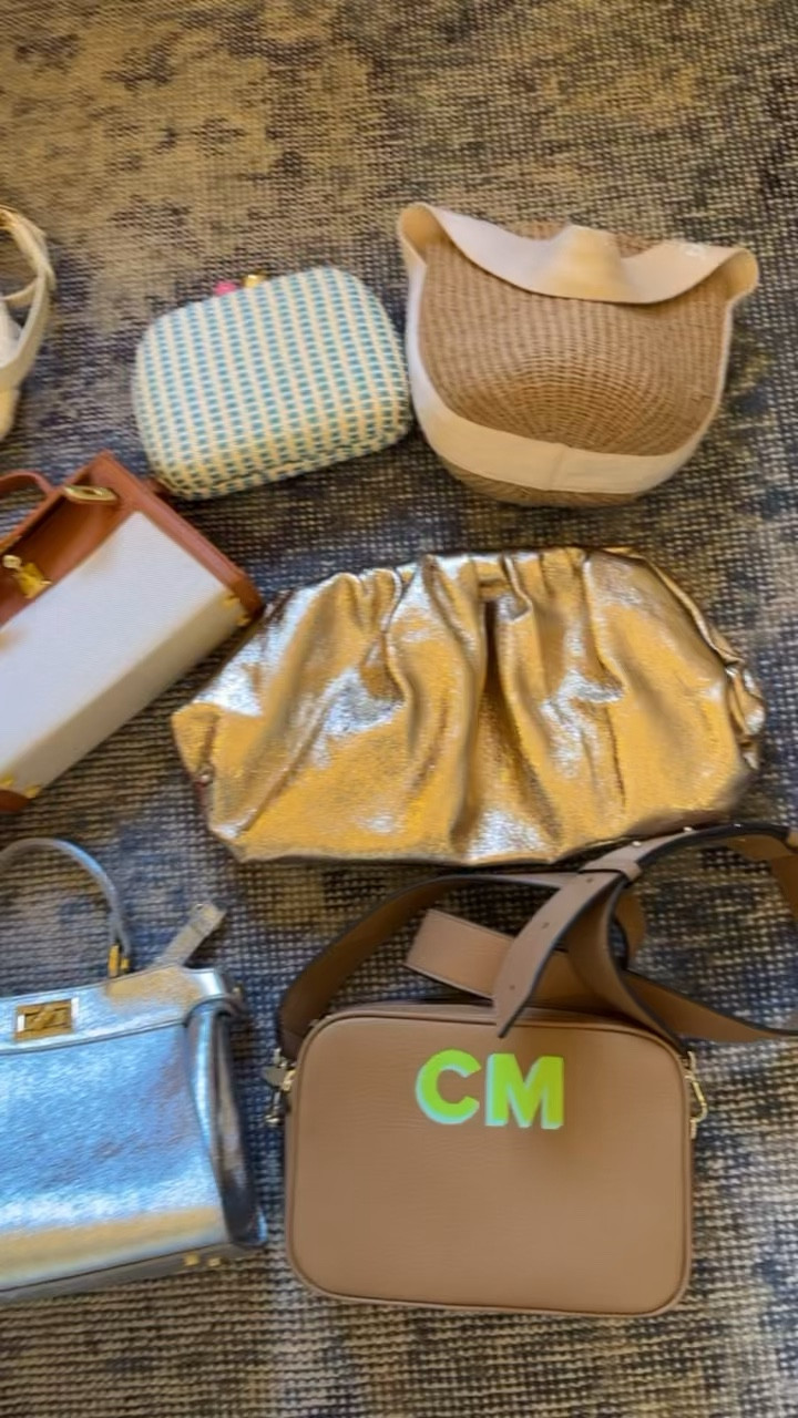 Much like a shoe….a handbag can totally make or break an outfit. Showing you my go-to bags lately. 
*Use code MIXANDMATCH for 10% off Colores Collective 