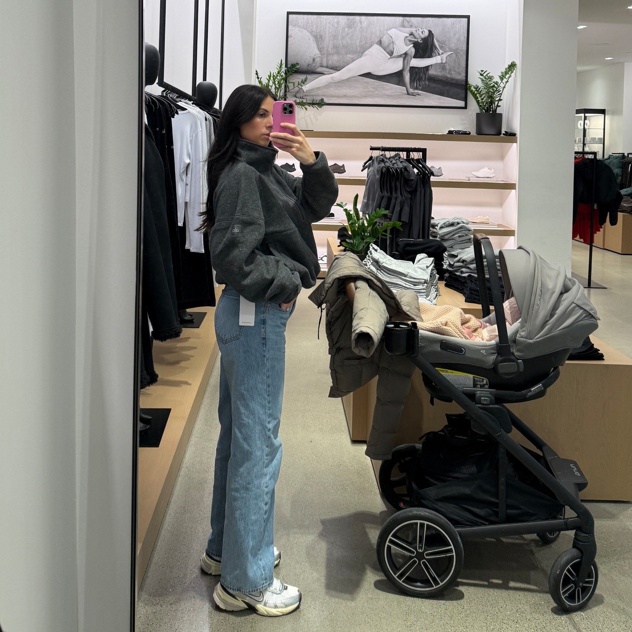 Size small top
Size 27 pants 