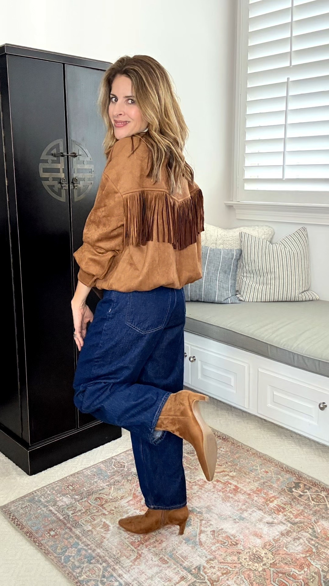  Chicass! 🤠 had to show you this suede fringe jacket! Total Wild West vibes and I’m obsessed! ✨

Paired it with my fave dark denim from Target… they fit so good it’s crazy!

People stop me to compliment them every time! Target never misses 👖💫

🛍️ Linked on my LTK (link in bio!)

#PetiteStyle #FallFashion #TargetFinds #FringeJacket #StyleOver40 #PetiteOutfits 

#LTKStyleTip #LTKGiftGuide