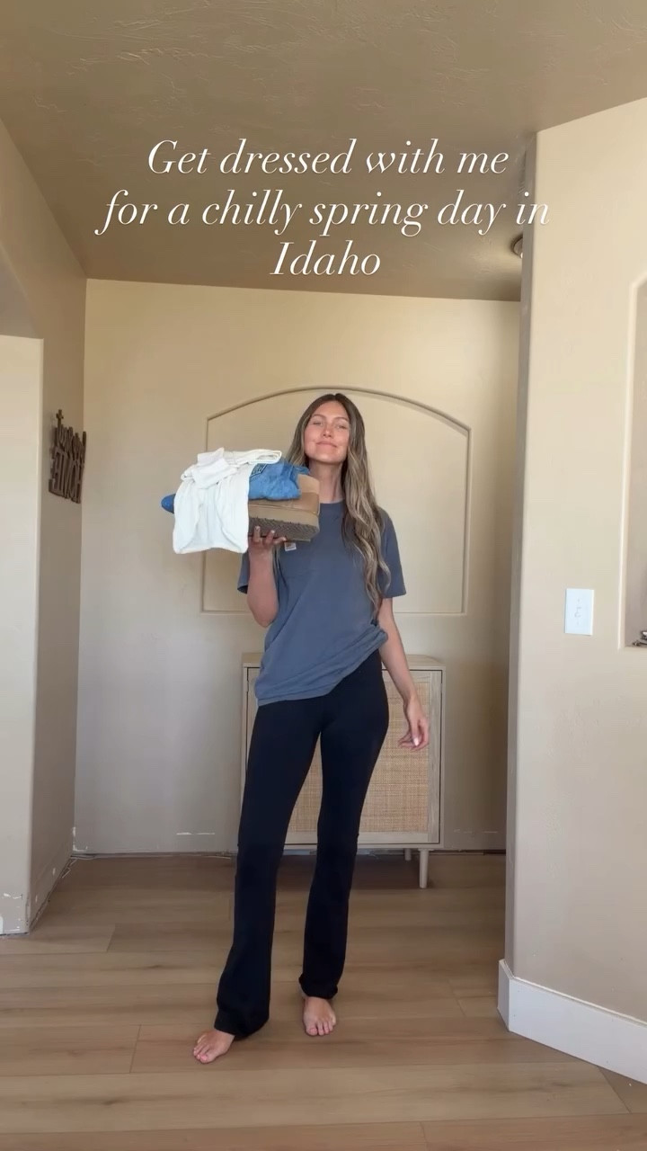 We got a taste of warm weather this week but in true Idaho fashion it’s 50 and so windy sooo let’s put on a cute outfit 👖 comment SHOP and we can match 👯‍♀️🌟