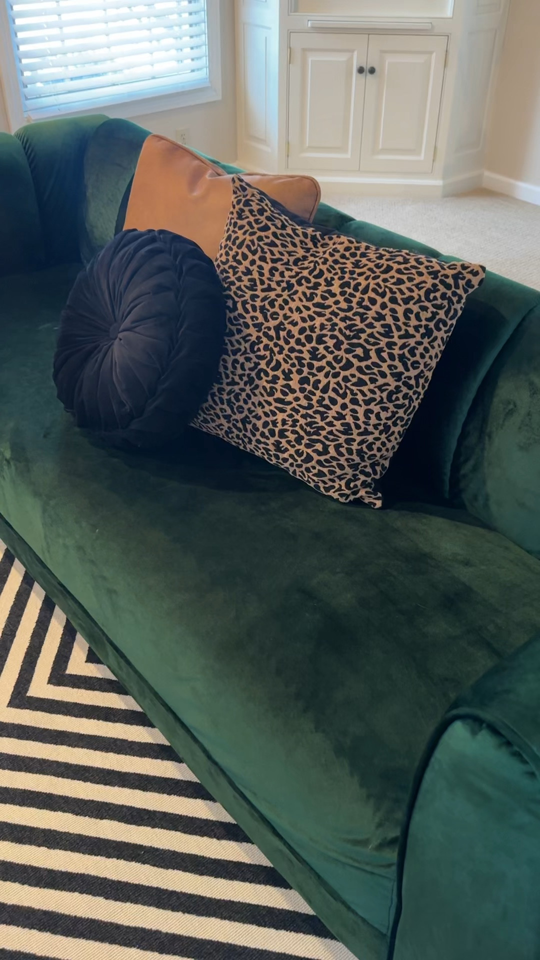 I’m obsessed with these emerald green couches! Perfect addition to our “cocktail lounge” themed room! #couch #coloredcouch #furniture

#LTKHome