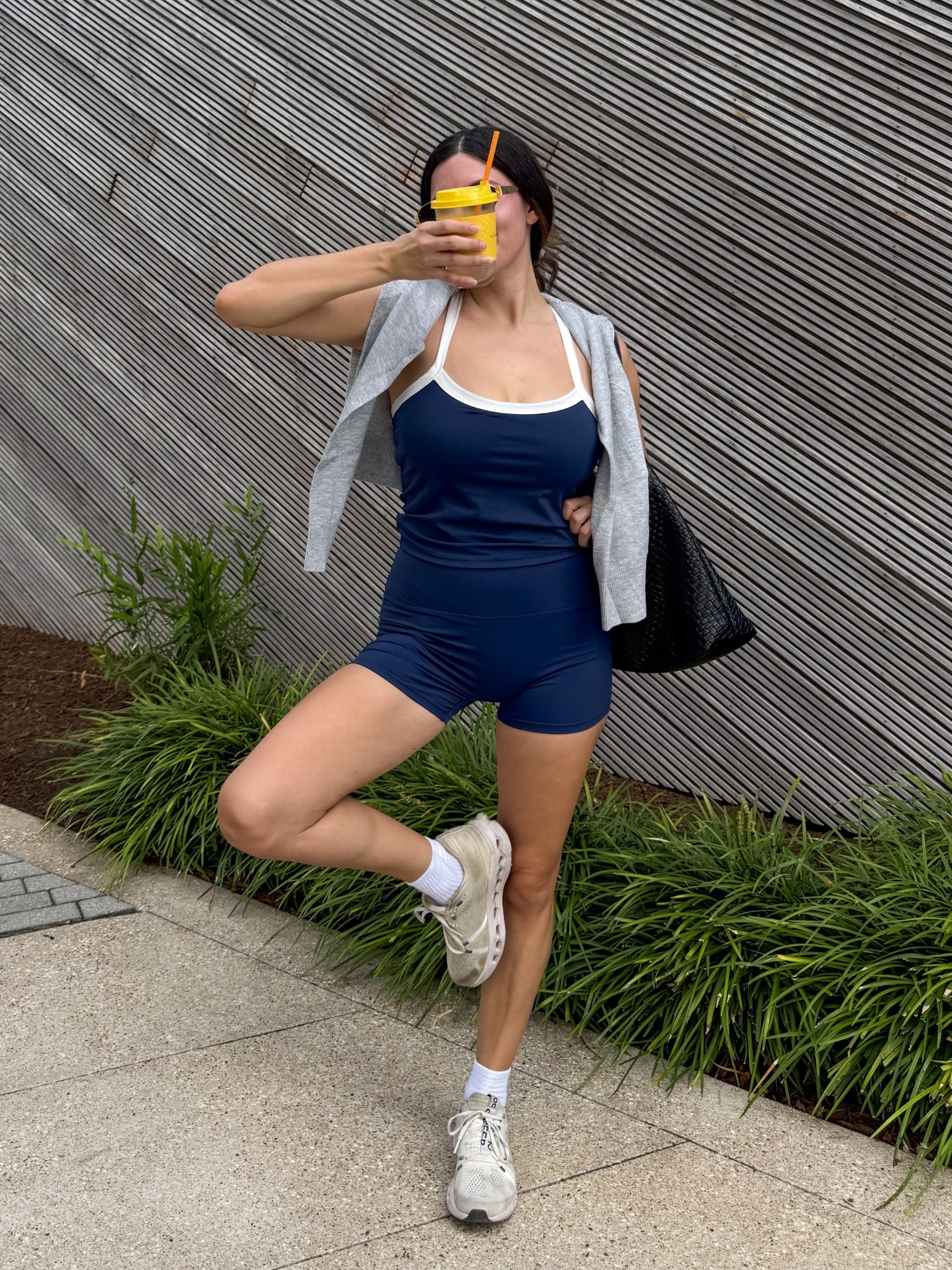 Workout set size M


Blue workout set, navy blue workout short set, colorblock workout set, two piece set, grey cardigan 

#LTKActive