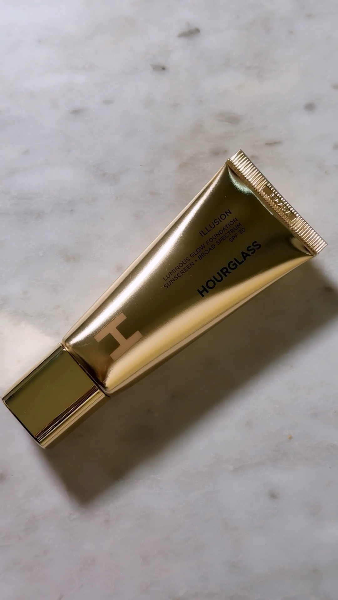 Complexion, elevated. 💁🏻‍♀️✨ The Illusion Luminous Glow Foundation SPF 30 from @Hourglass Cosmetics gives my skin a soft-focus, lit-from-within finish while still feeling lightweight and breathable. Buildable coverage, luminous hydration, and everyday SPF—effortless radiance in one step.
#hourglasscosmetics #luxurybeauty #glowyskin #foundationroutine #radiantskin



#LTKOver40 #LTKBeauty #LTKgrwm