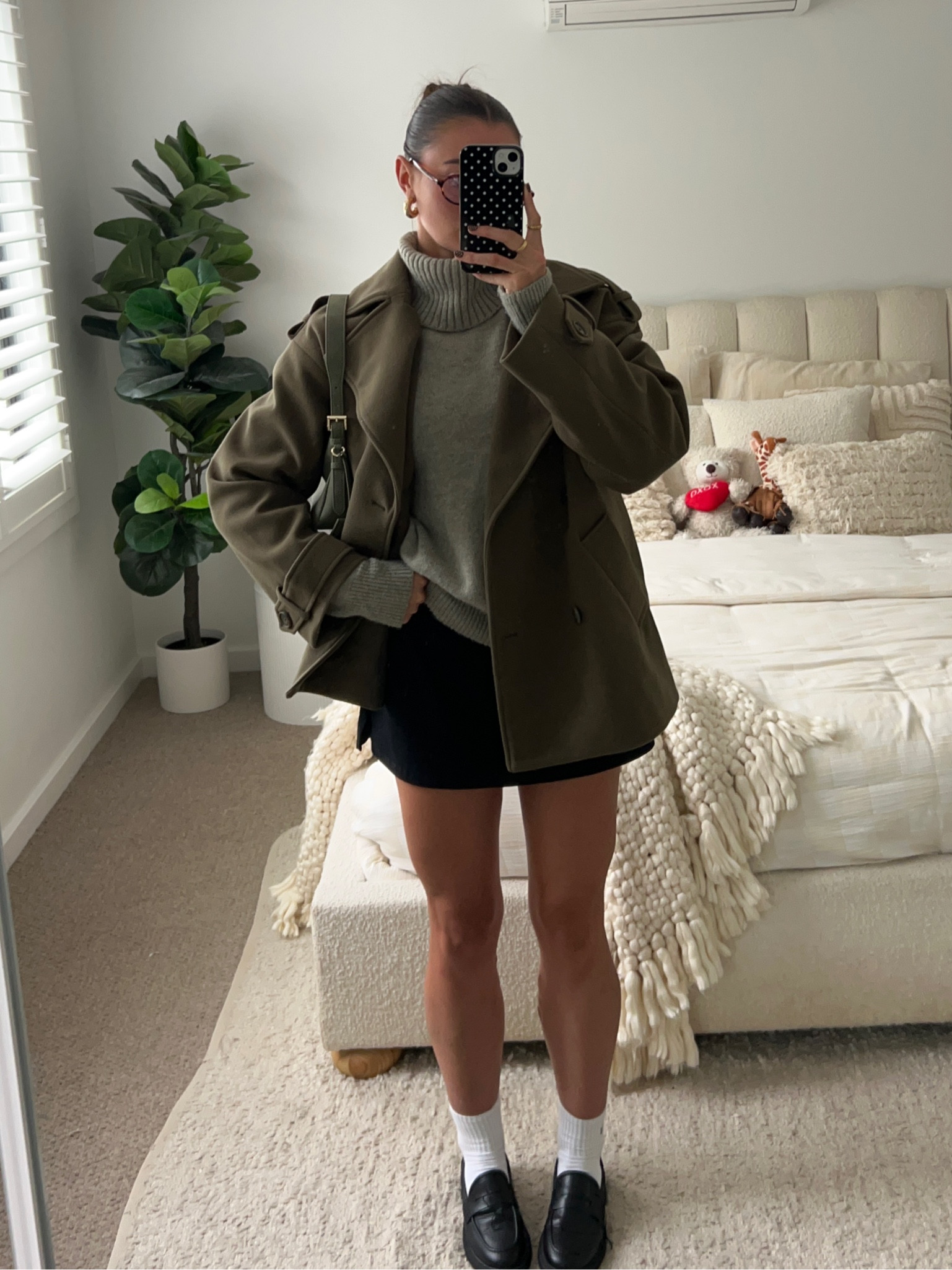 - betts ‘VINO vegan square toe shoe’
- Peta & Jain ‘SWEETIE khaki suede bag’ (code:MARLEE20)
- Nakd fashion ‘oversized short coat Khaki green’