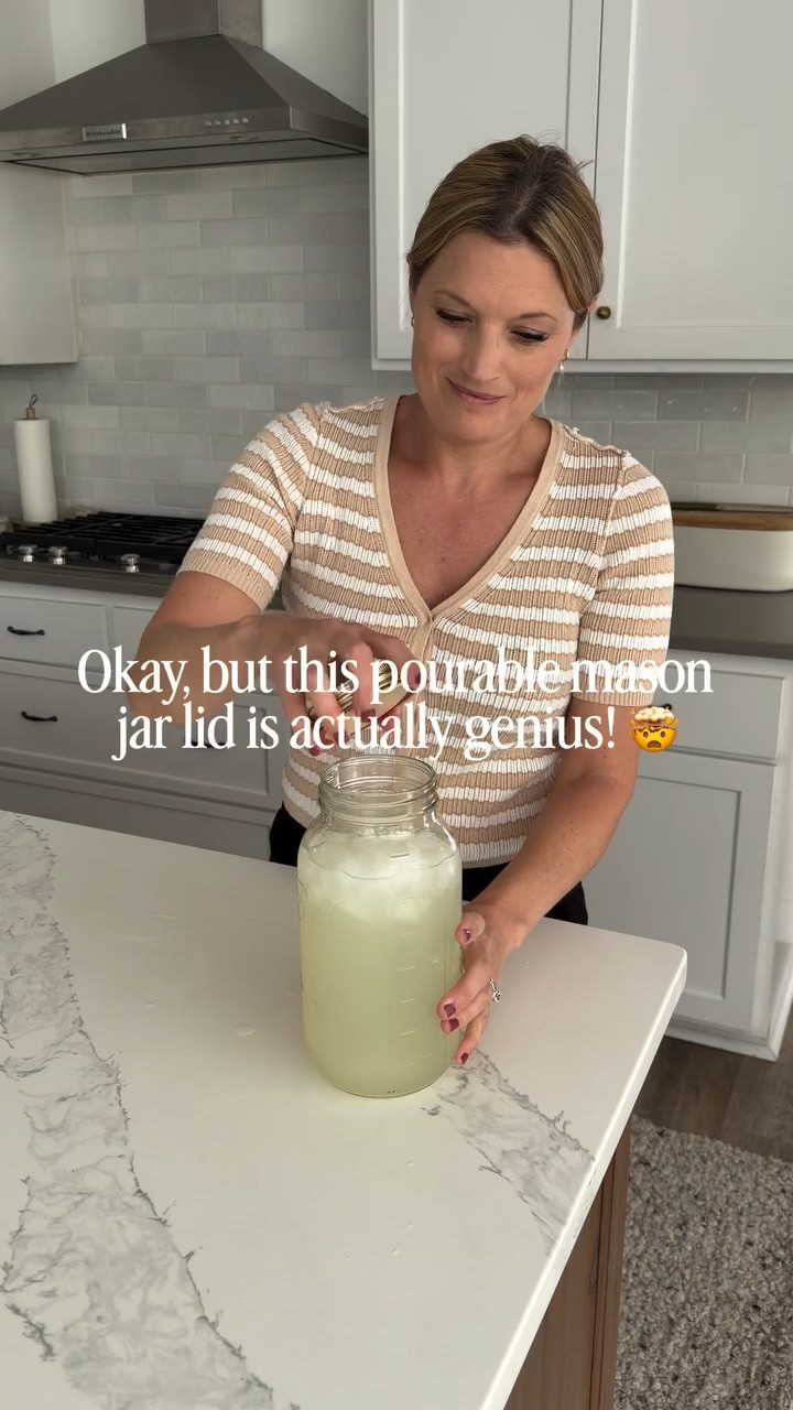 I use mason jars for everything and cannot believe I didn’t know about this lid hack sooner!! 

Genius! 

Comment ☀️summer☀️ for the link and I’ll send you all the super smart lids I found! 👏

#summerhack #lemonade #masonjar #kitchenhack #momlife