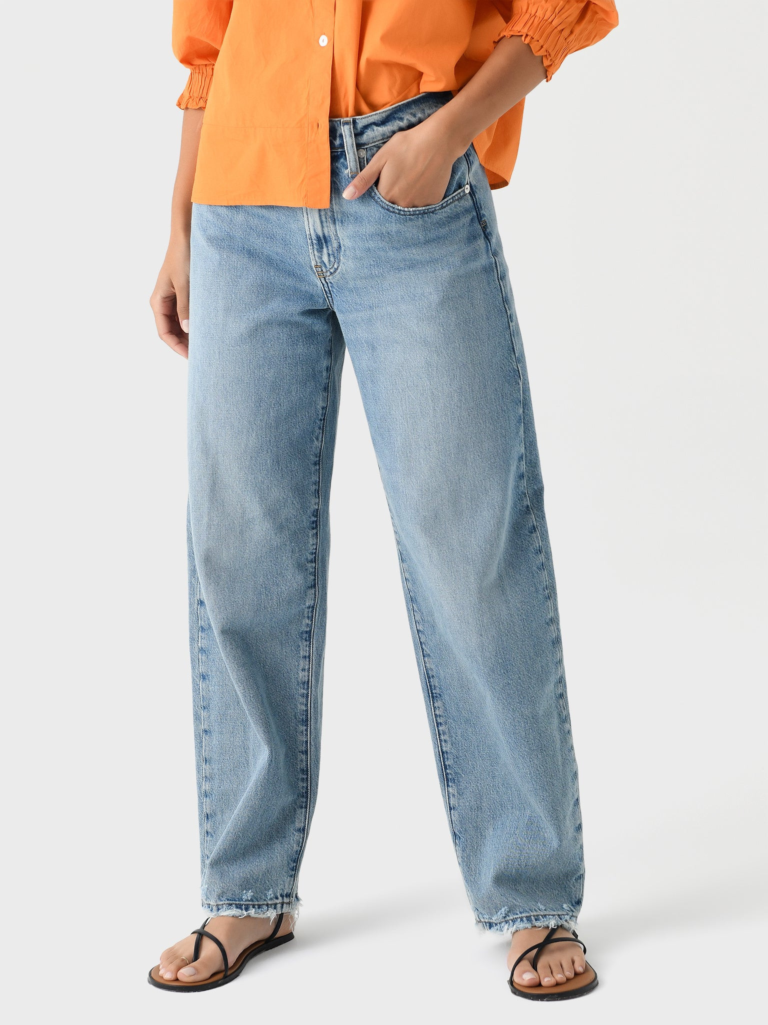 FRAME
                      
                     Women's Low Slung Barrel Jean | Saint Bernard