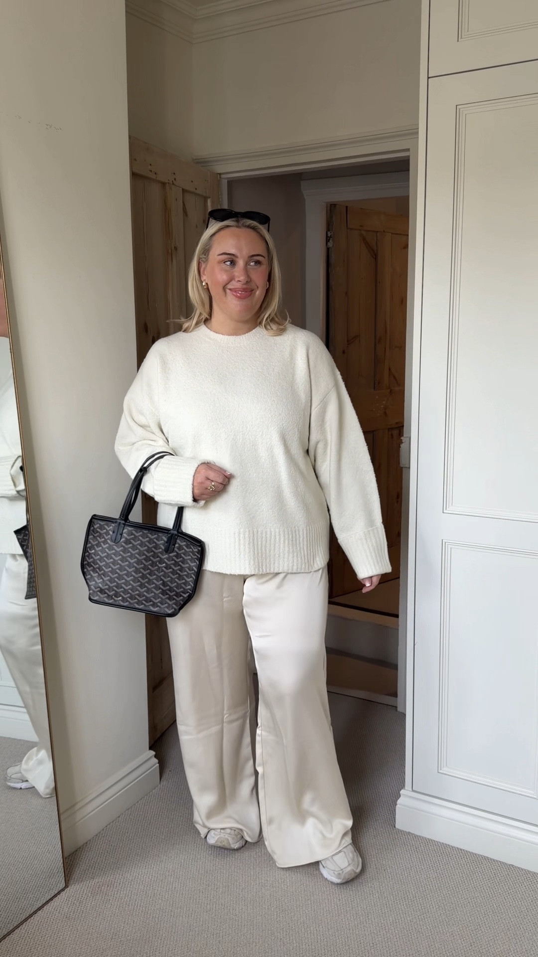 Styling my favourite jumpers for
Autumn 🍂 

Which is your fave look 1,2 or 3? 

#outfits #autumnoutfits #autumnfashion #autumnstyle #autumnjumpers #oversizedjumper #satintrousers #casualoutfits #plussize #size16 #size18 