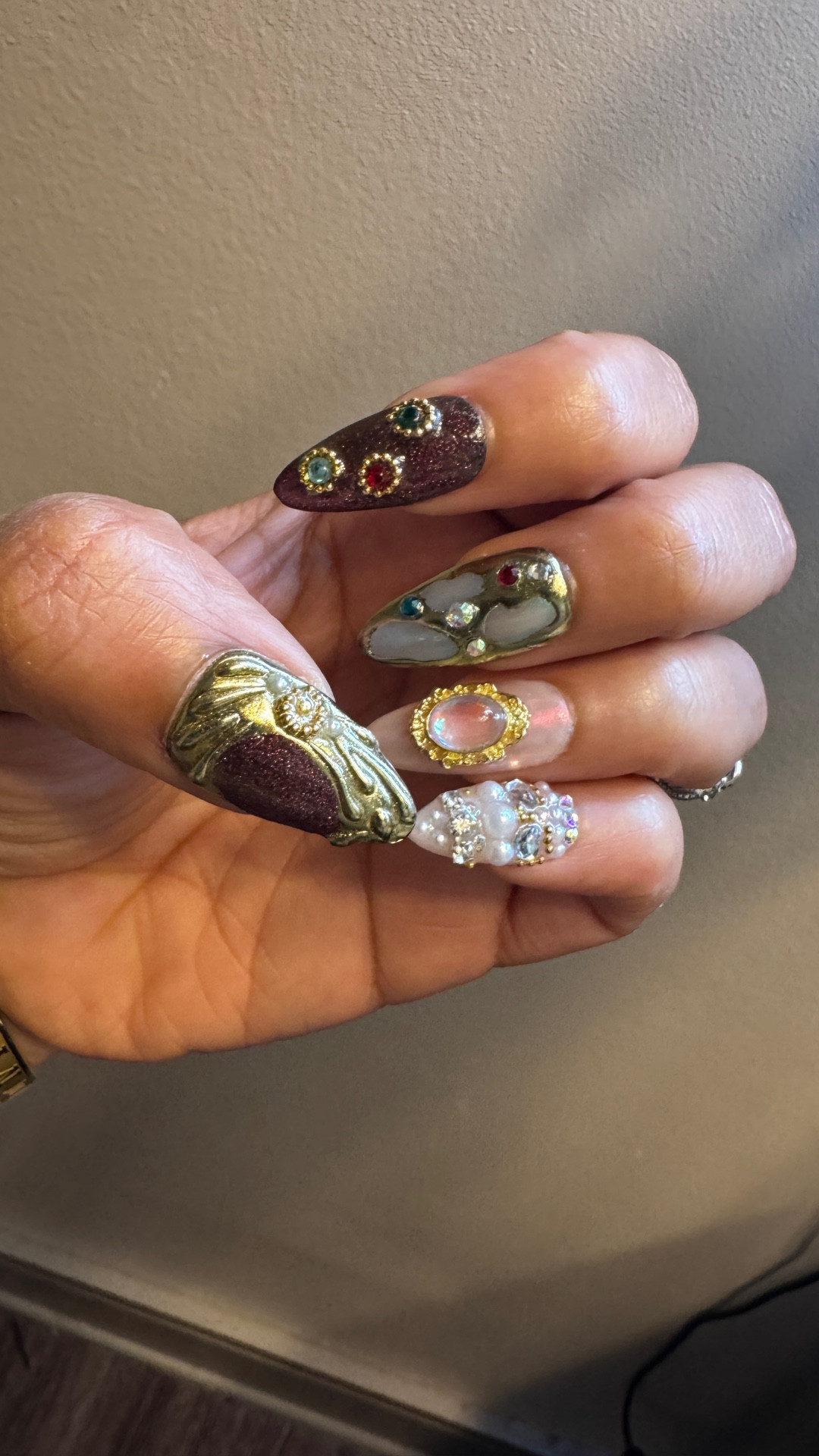 Hidden Treasure #nails #nailart #pressons #pressonnails 

#LTKBeauty #LTKStyleTip