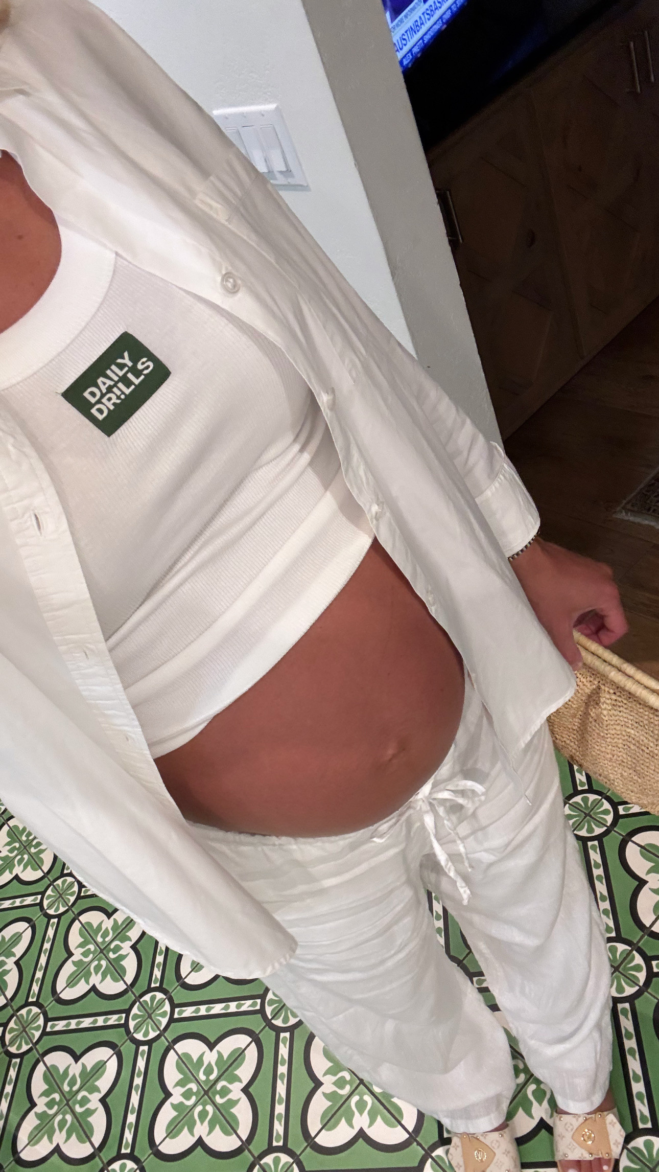 breakfast look! 
j crew linen pants(medium) daily drills tank, abercrombie white shirt 

 #LTKootd #LTKmomlife #LTKBump