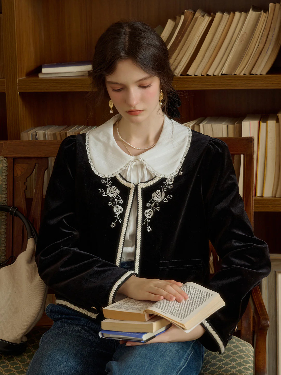 Aya Classic Round Neck Rose Embroidered Contrast Velvet Jacket | SimpleRetro