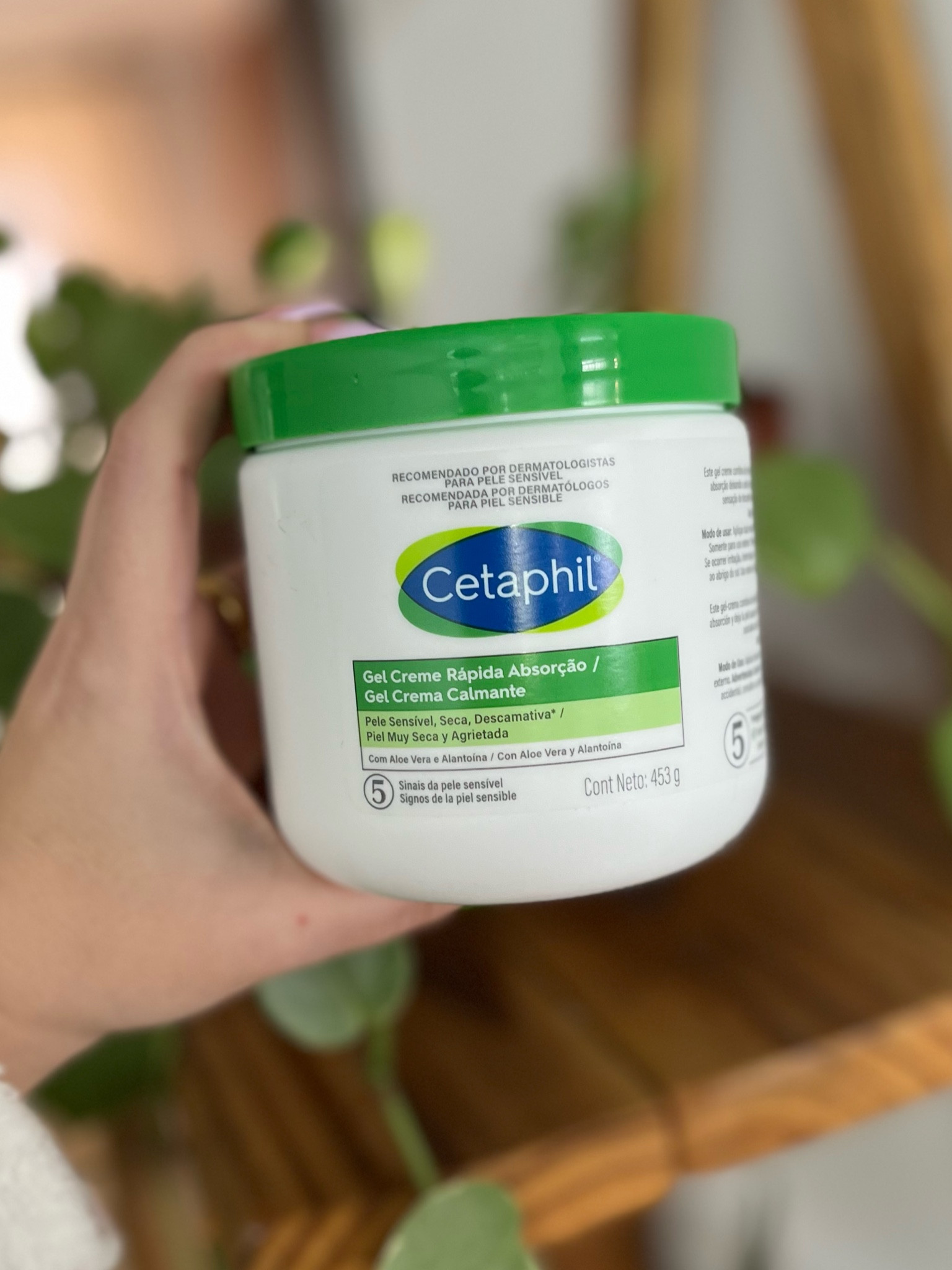 Quer um creme/hidratante super potente?

Então eu te indico o Cetaphil.

Produto incrível, de rápida absorção e com alto poder de hidratação!

Ele é ideal para peles sensíveis, peles secas ou extremamente secas! Ótimo pra usar nesses dias frios, onde a pele pede uma hidratação mais profunda.
.
.
.




#LTKfamily #LTKwinter #LTKbeauty