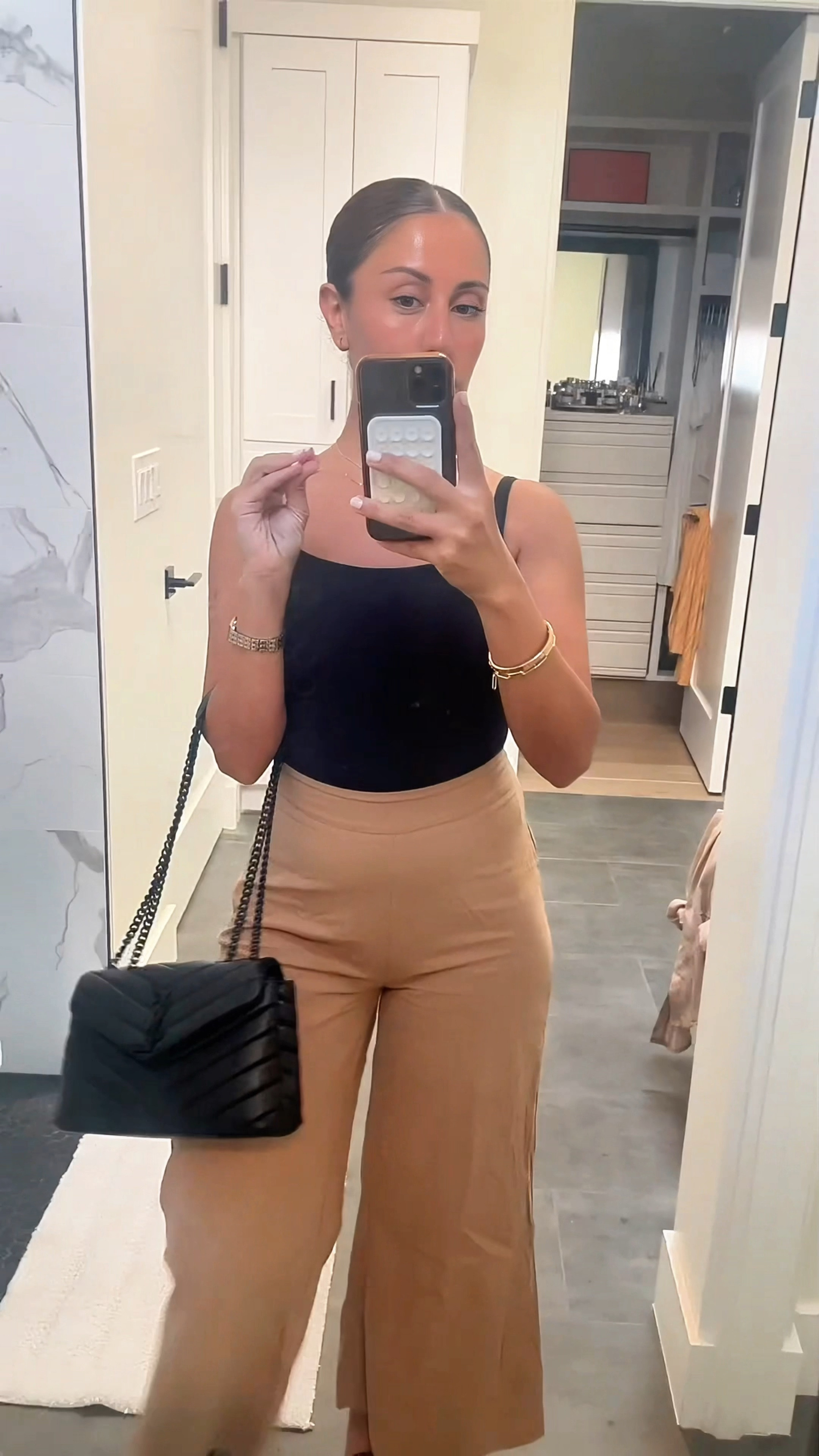 This Skims Look Alike Bodysuit is soooo smooth and comfy highly recommend it!!! 💯 

#skimsdupe #bodysuit #fashion #styletips #bodysuit #whatiwore #fashionfinds #luxuryonabudget #style #affordablefashion #affordablestyle #chicstyle #minimaliststyle #skimsreview #outfitideas #outfitinspo 