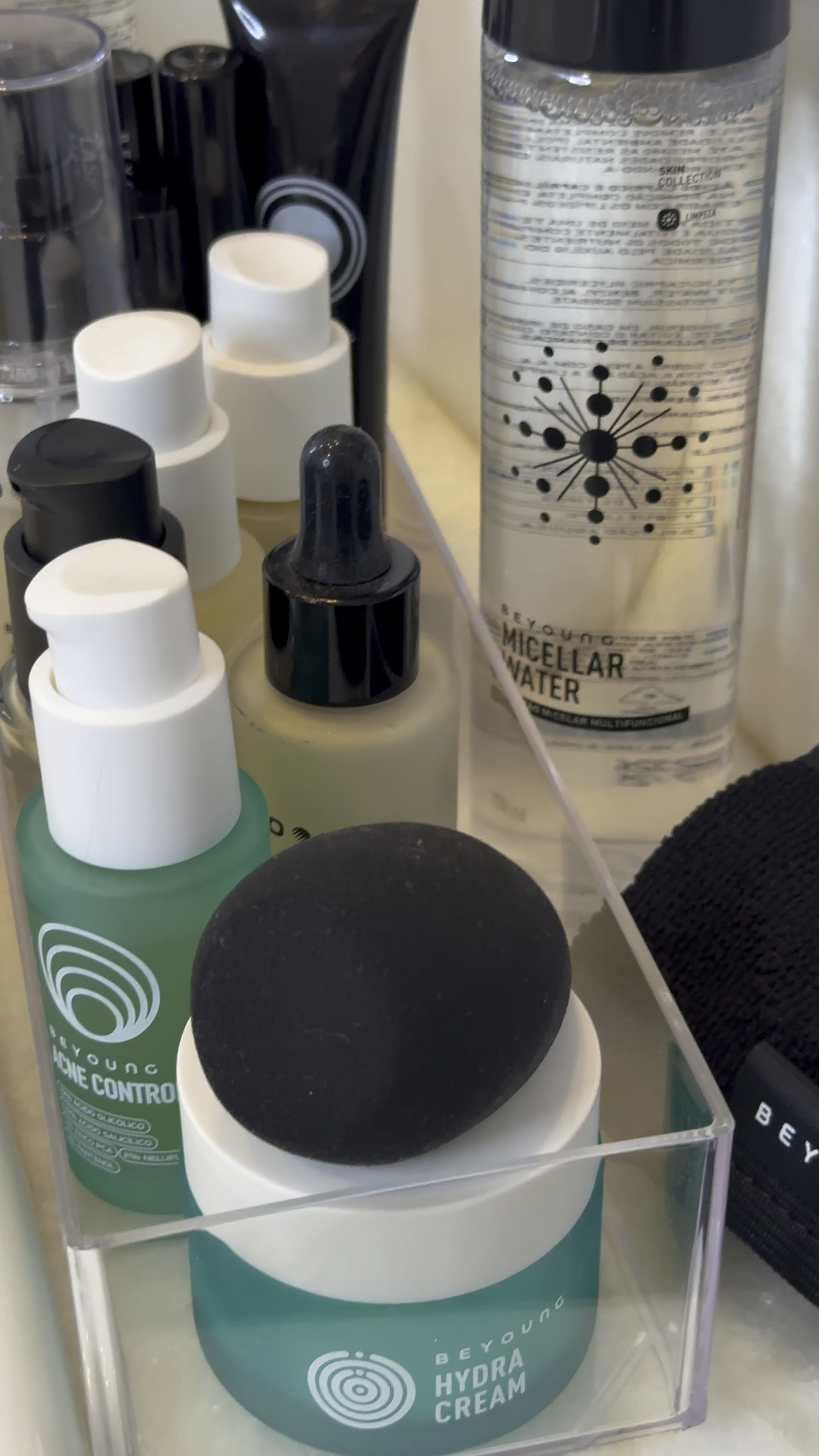 Use cupom 🏷️ MICHELEBOTAN10 no site da Beyoung 🤍

EXFOLIANT CLEANSER

Esfoliante facial com efeito smart peeling, que estimula a renovação celular, uniformiza a textura da pele, desobstrui os poros e remove a oleosidade.


GENTLE CLEANSER

Gel de limpeza suave multifuncional: limpa profundamente, sem ressecar ou agredir a barreira natural de proteção da pele.


CLEANSER OIL CONTROL

Gel de limpeza facial refrescante para peles oleosas, mistas e acneicas: remove a oleosidade sem ressecar e ajuda a prevenir a acne.


FACIAL ESSENTIAL FPS 50

Beyoung Facial Essential FPS 50 é um protetor solar multifuncional de tripla proteção com ação antioxidante e acabamento transparente.

BEYOUNG HYDRA
A linha de hidratantes faciais desenvolvida para proporcionar a hidratação ideal para todos os tipos de pele. Disponível em 3 versões, escolha o que mais se adequa ao seu tipo de pele.



#LTKbrasil #LTKbeauty #LTKover40