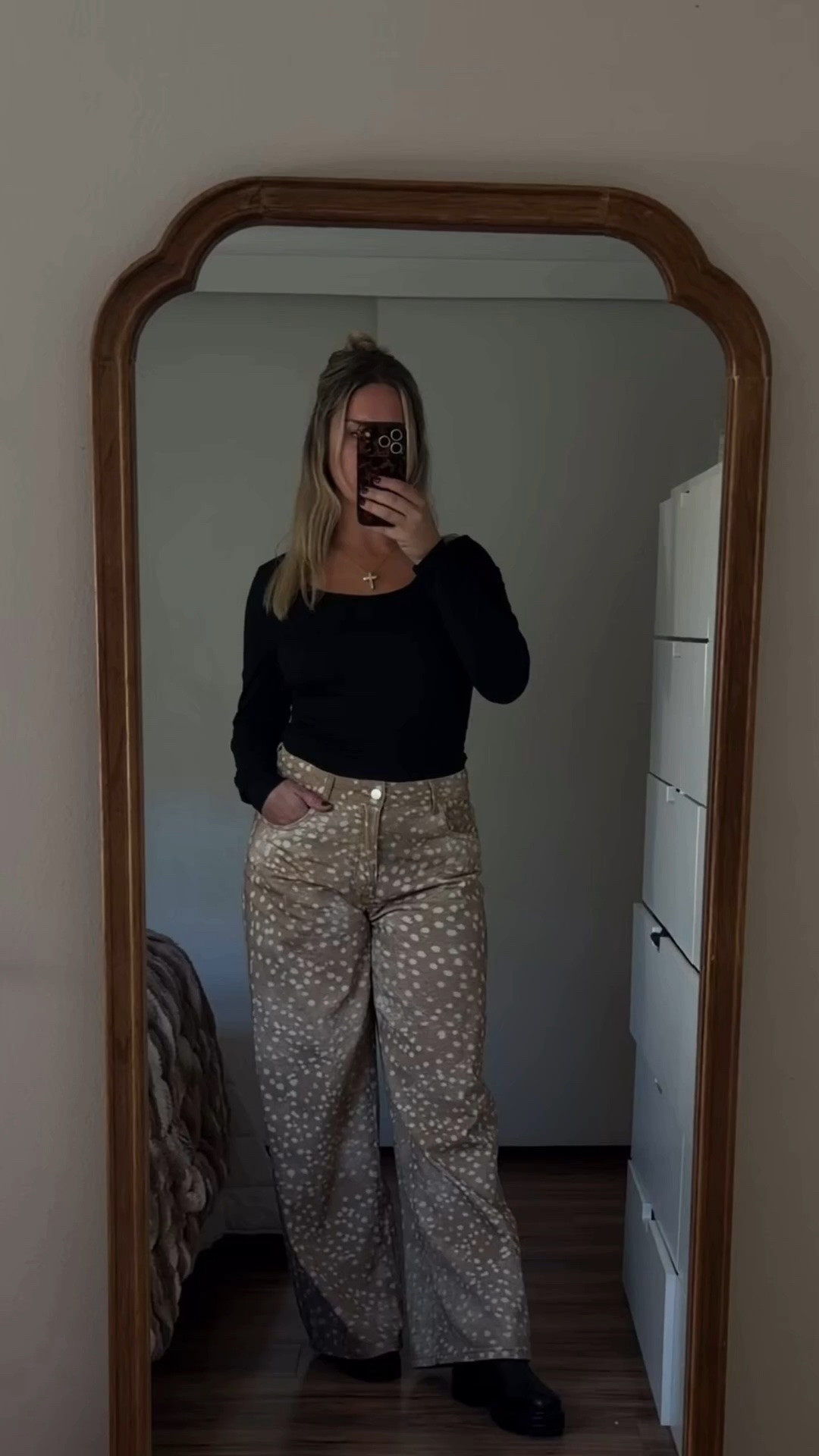 Obsessed with these retro wide leg pants for fall. 

Fall ootd | wide legged pants | fall fashion